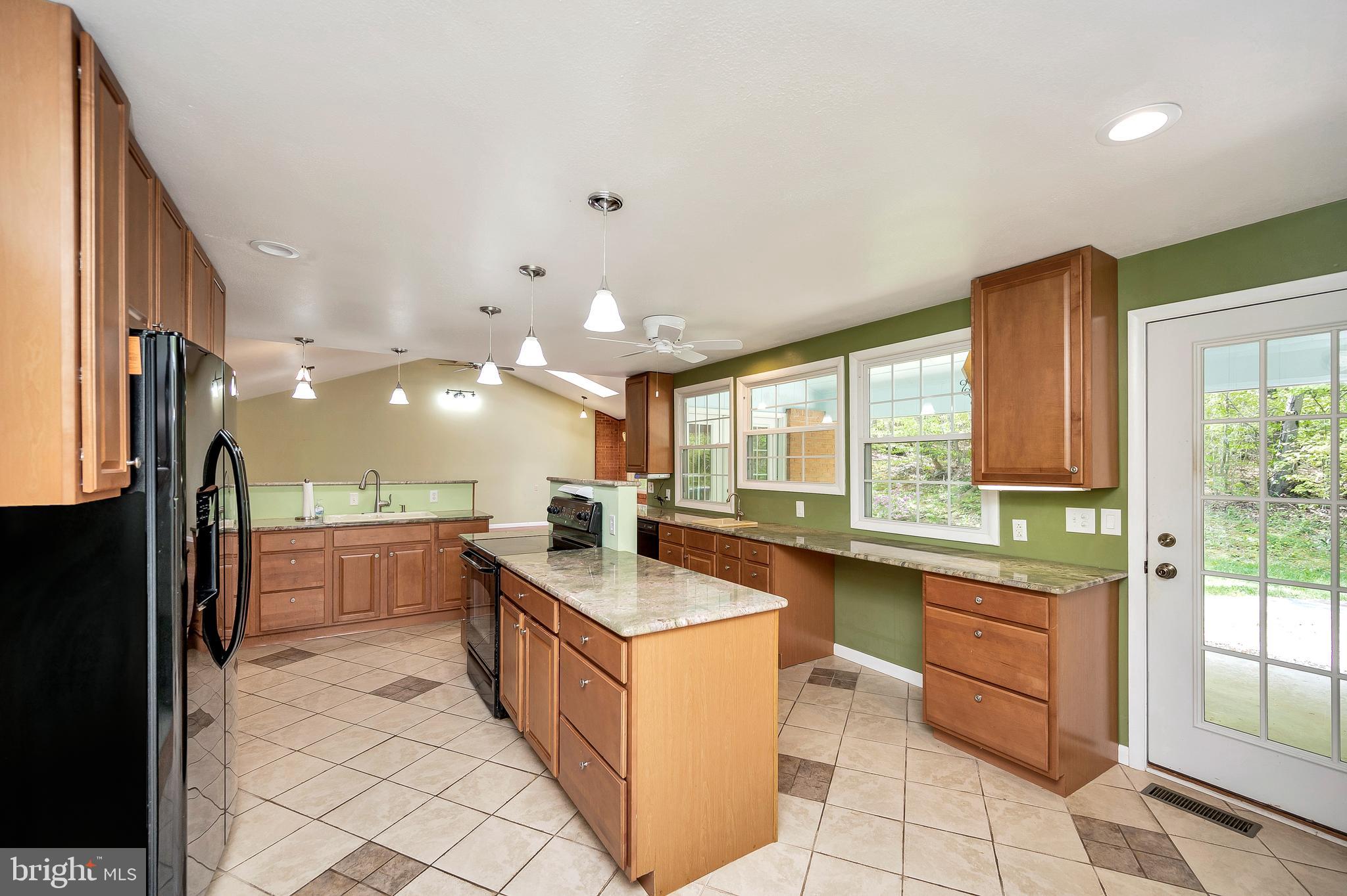 COUNTRY CLUB OVERLOOK - Residential