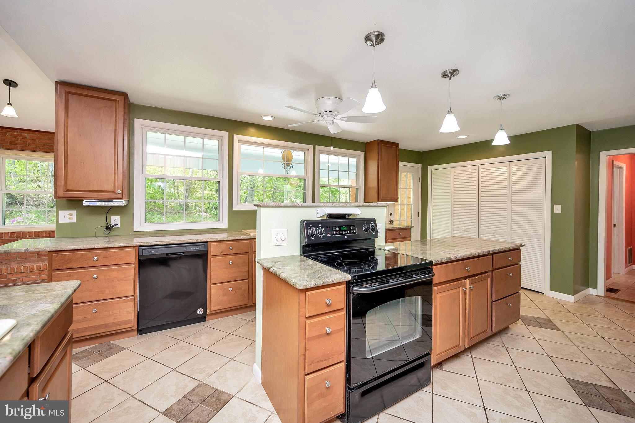 COUNTRY CLUB OVERLOOK - Residential