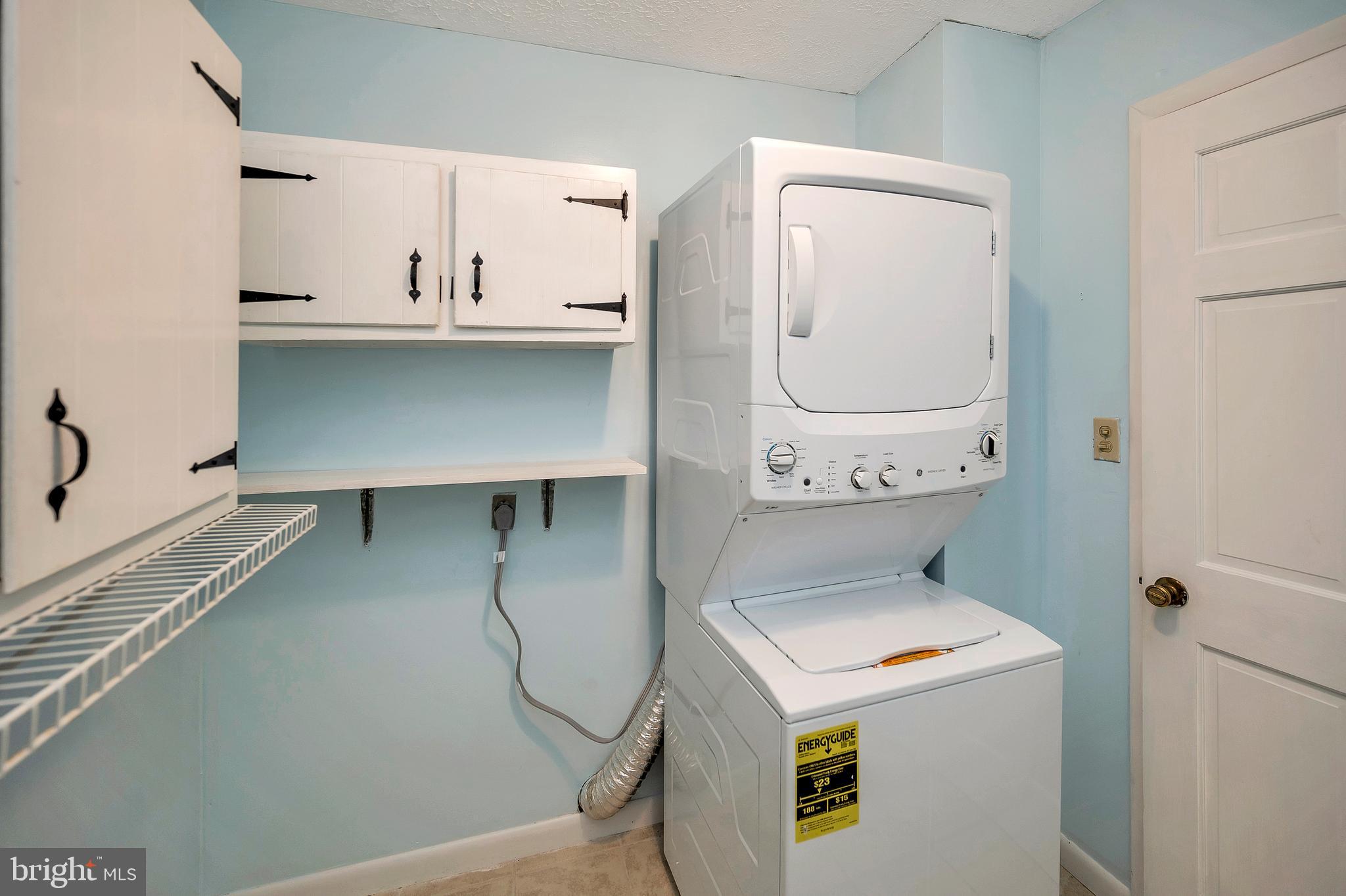 COUNTRY CLUB OVERLOOK - Residential