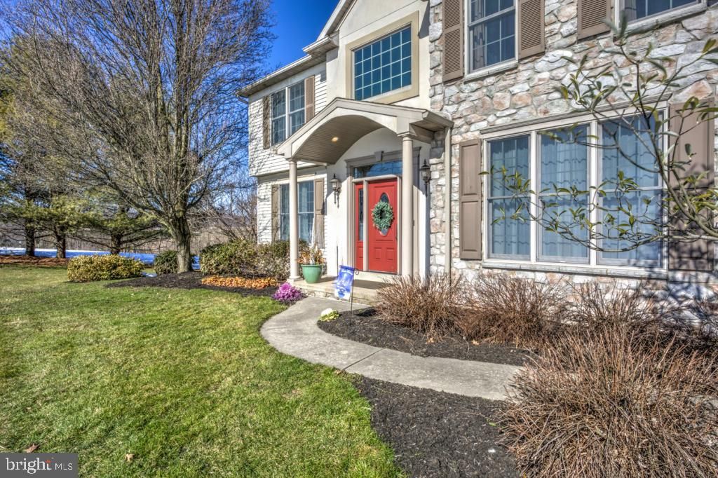 Photo of 725 Rohen Ridge Drive, Lititz, PA 17543 (MLS # PALA2048904)