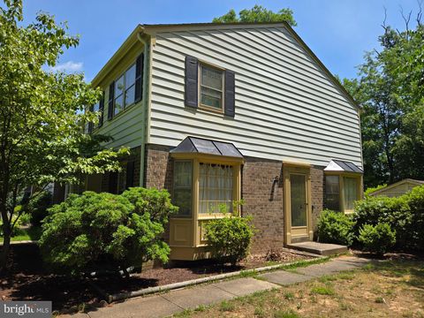 Townhouse For Sale - 5027 Head Court<br/> FAIRFAX, VA 22032
