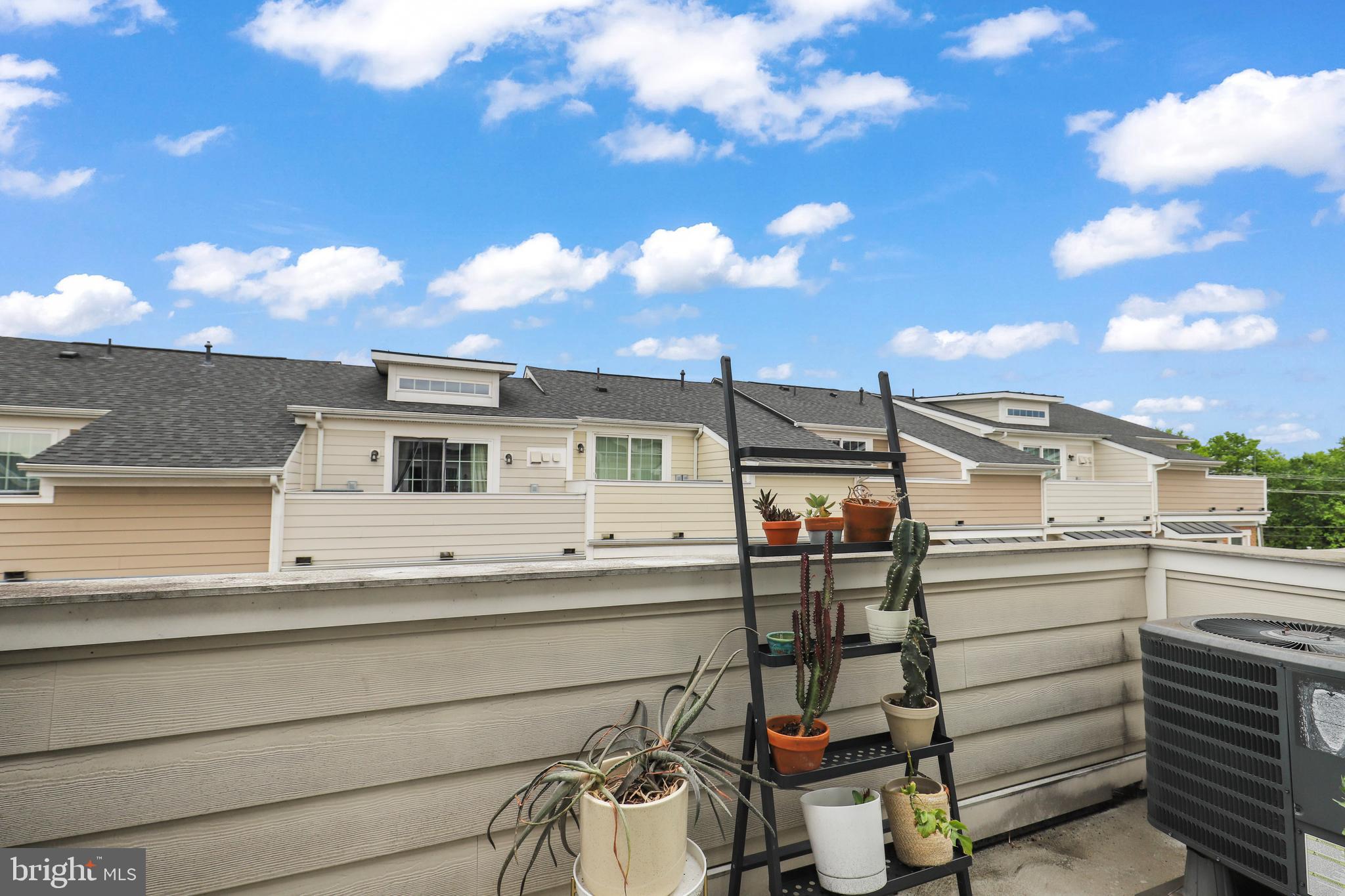 CRESCENT PLACE - Residential