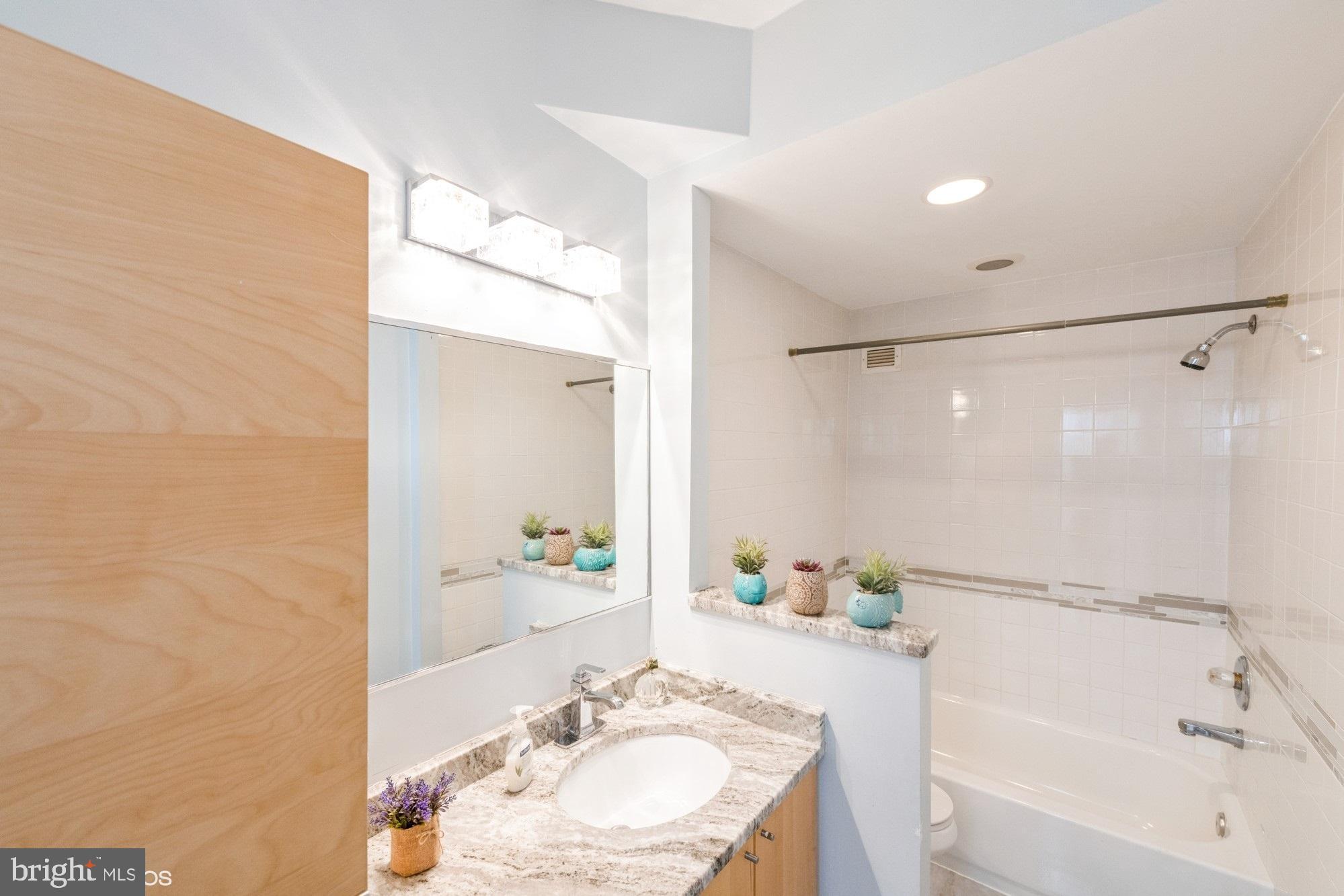 LORCOM HOUSE - Residential