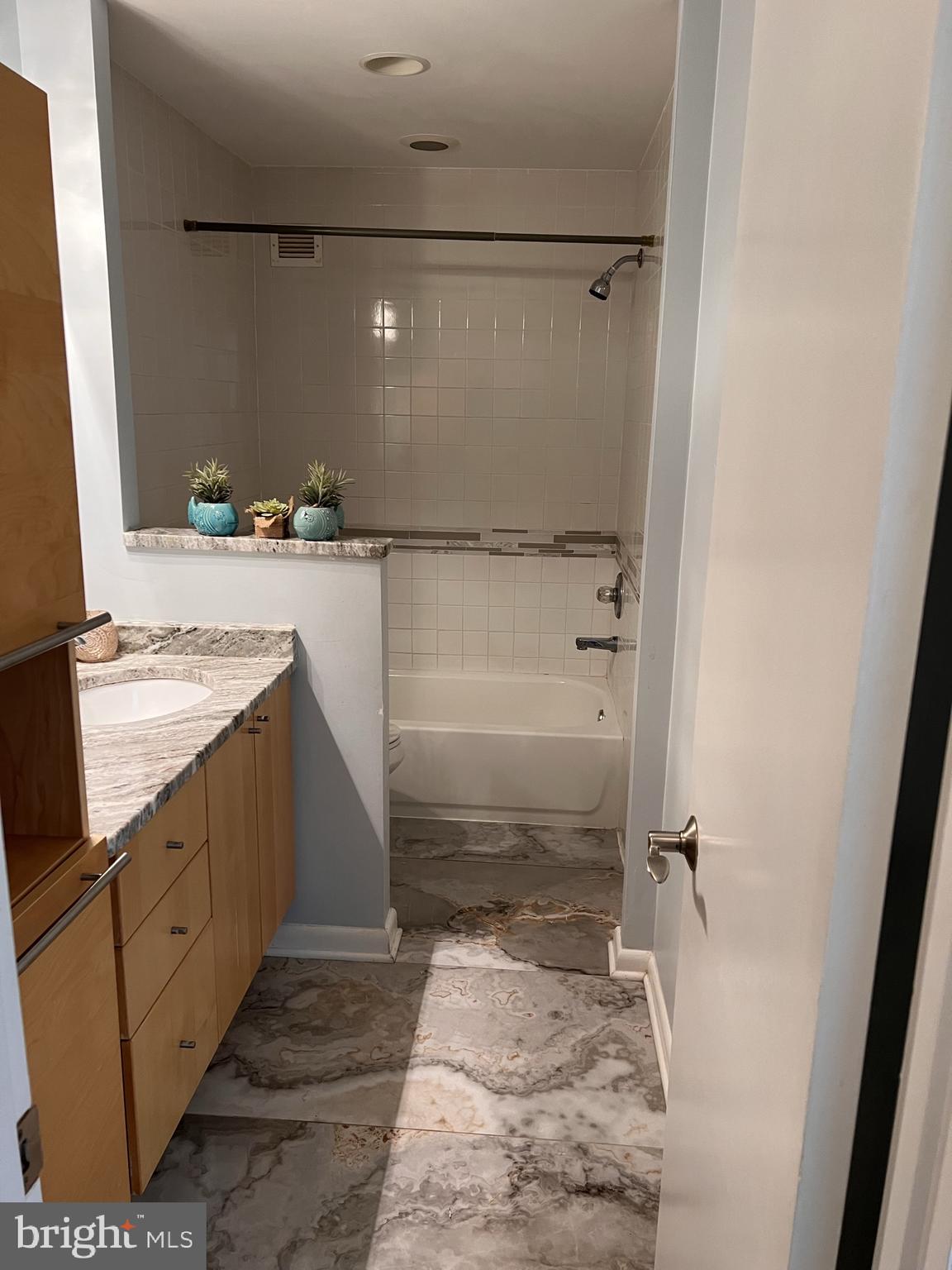 LORCOM HOUSE - Residential