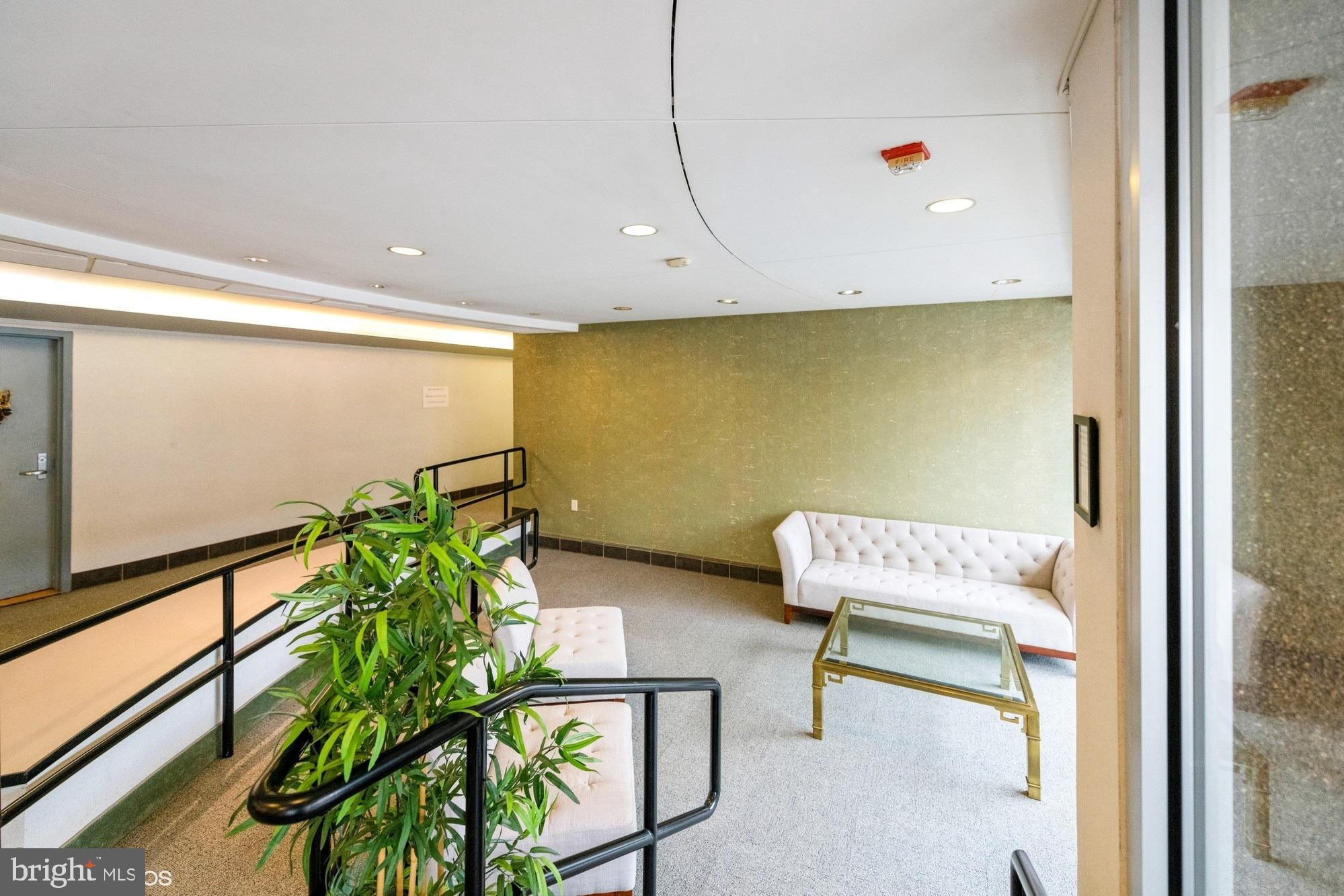 LORCOM HOUSE - Residential