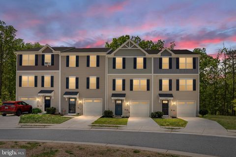 Townhouse For Sale - 2868 Farzi Circle<br/> LOCUST GROVE, VA 22508