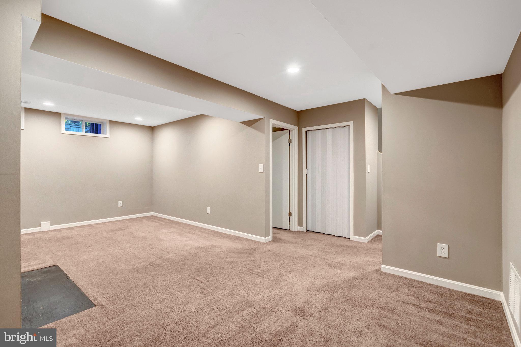 WOODLYNNE COMMUNITY - Residential