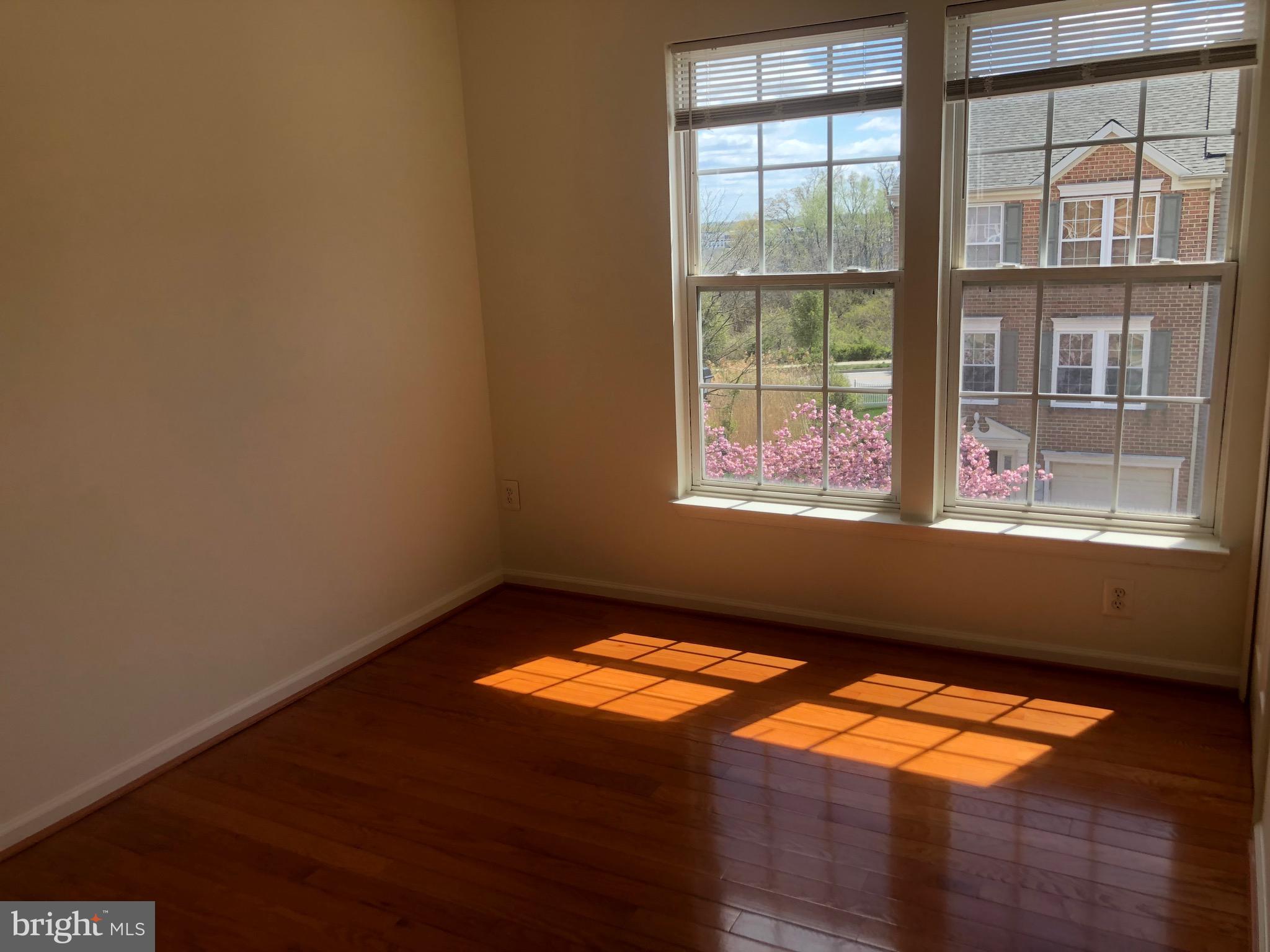 VILLAGE TOWNS - Residential Lease