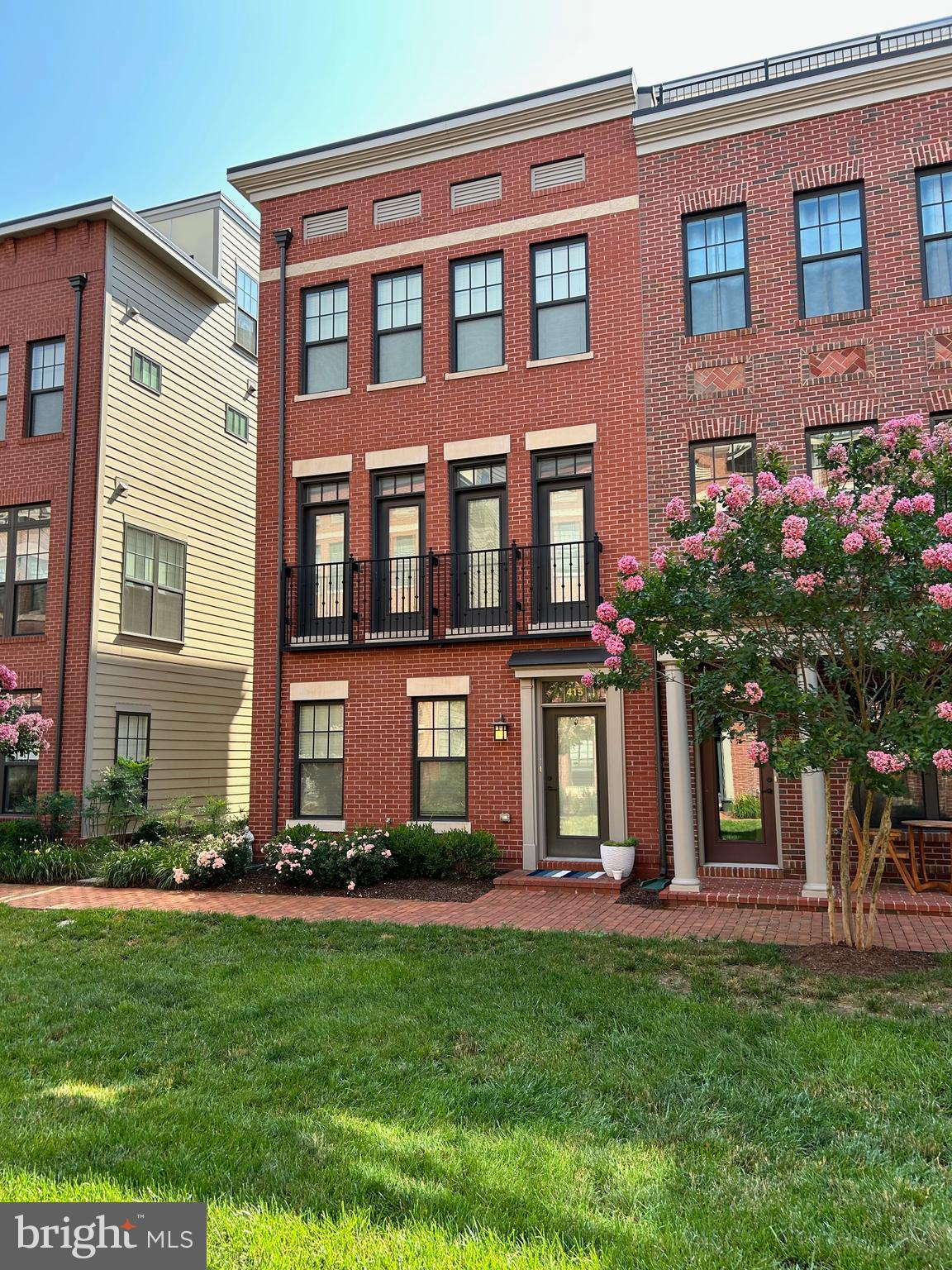 415 BICKSLER SQUARE SE