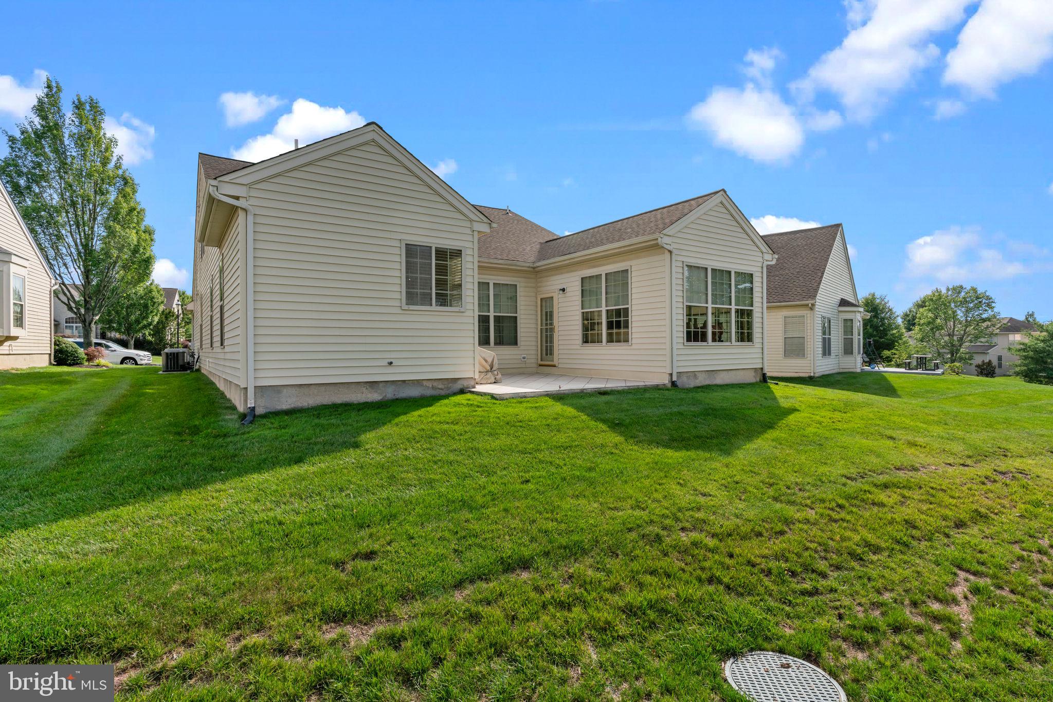 945 HAMILTON WAY