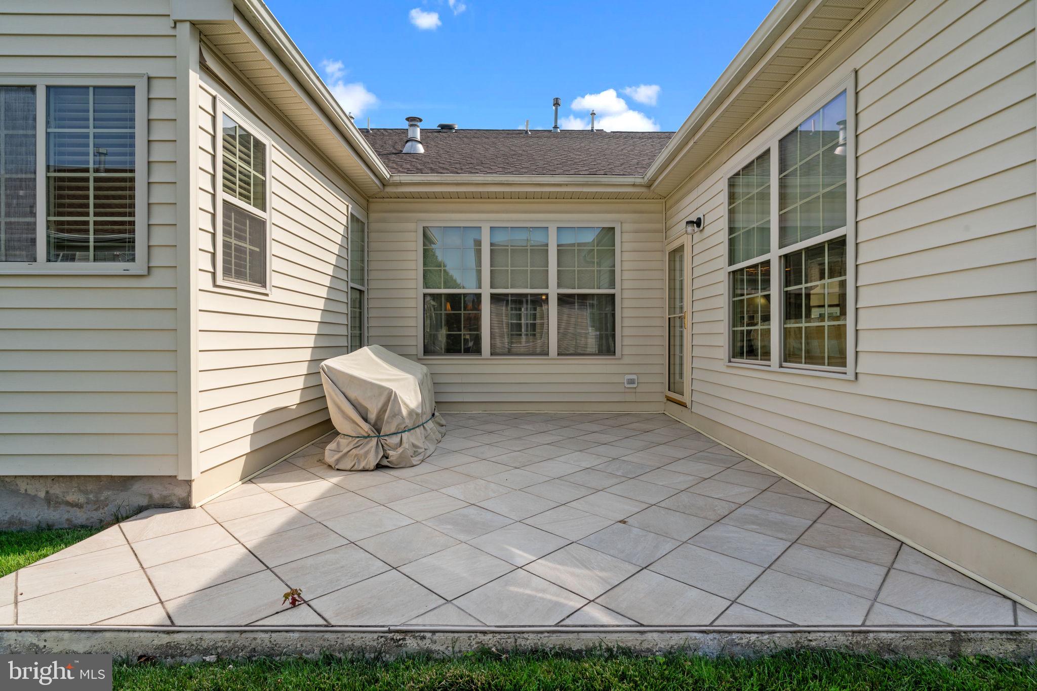 945 HAMILTON WAY