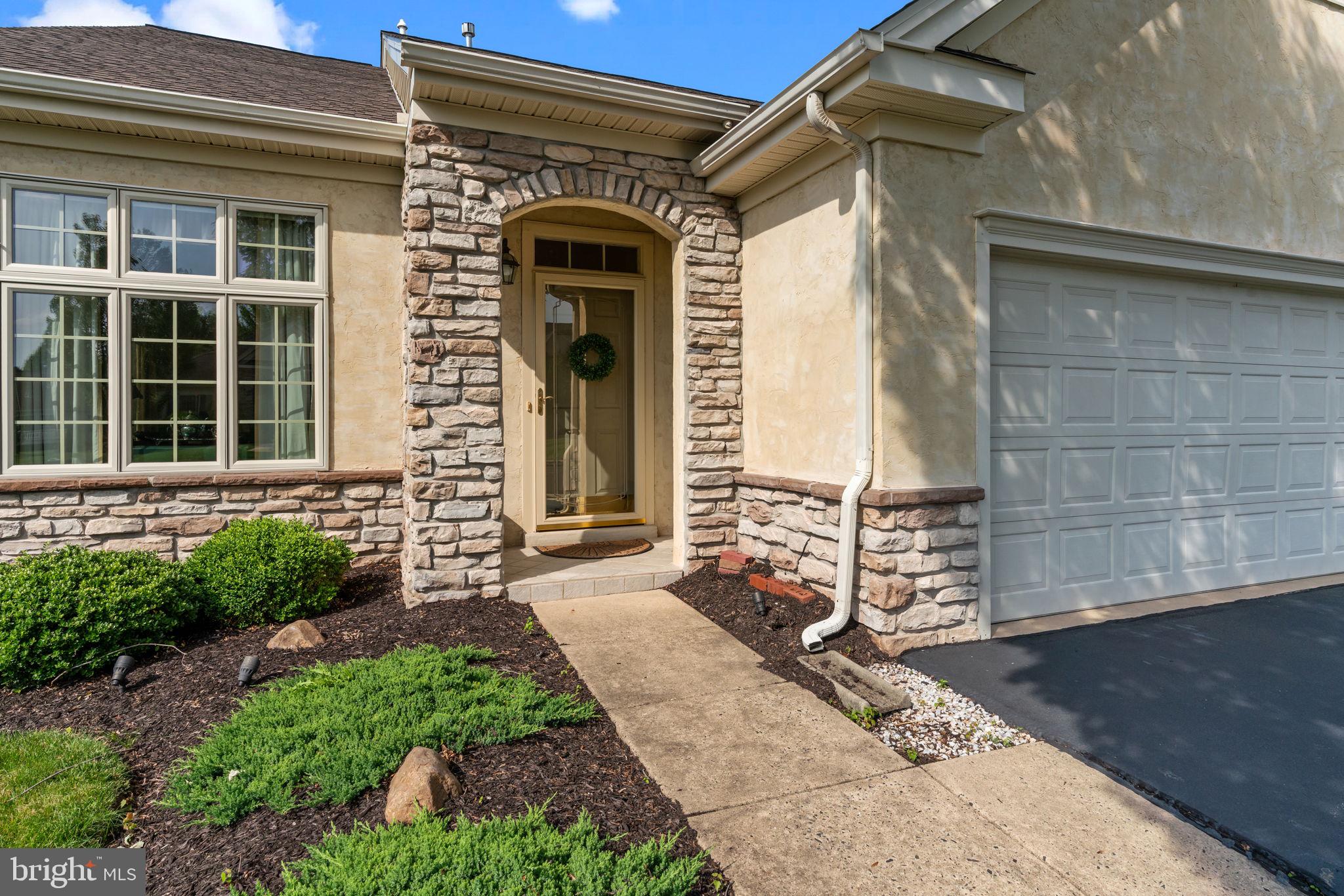 945 HAMILTON WAY