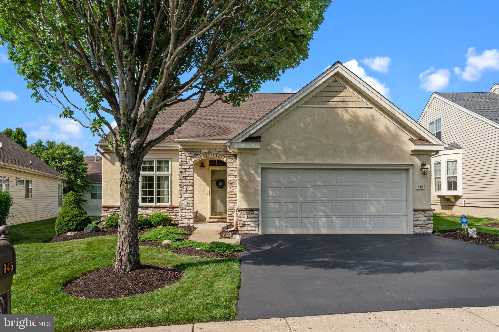 945 HAMILTON WAY