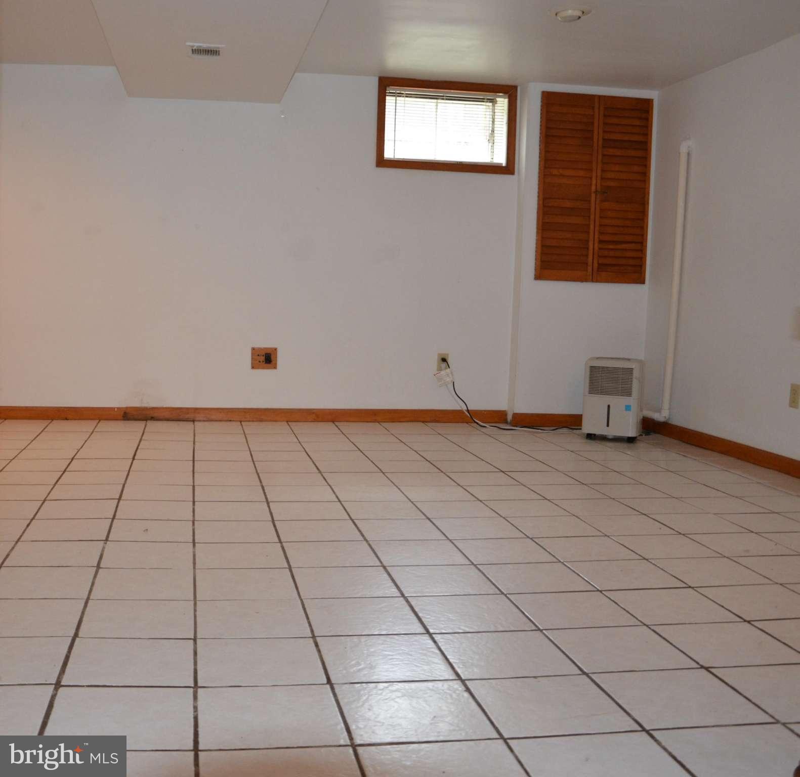 COLLEGE HEIGHTS - Residential Lease