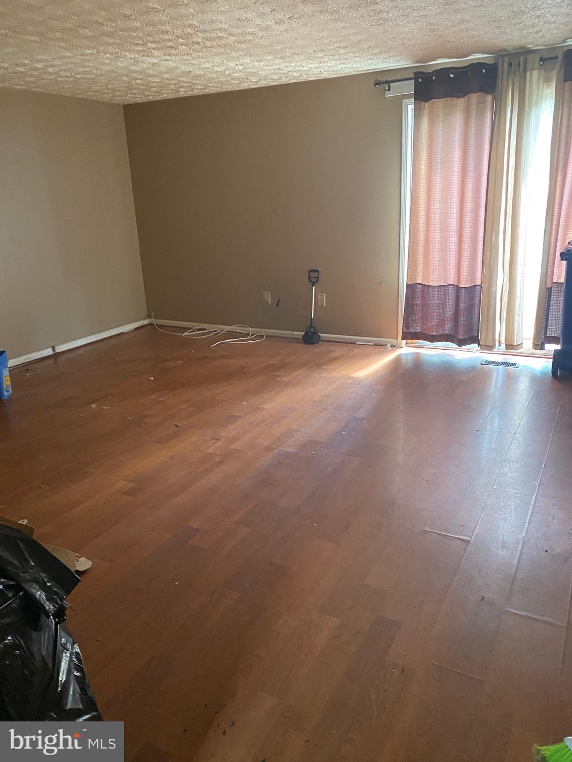 OAK POND TOWNHOU - Residential