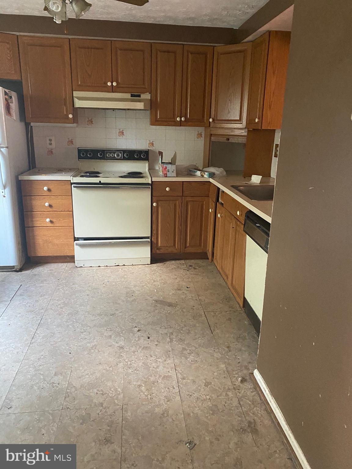 OAK POND TOWNHOU - Residential