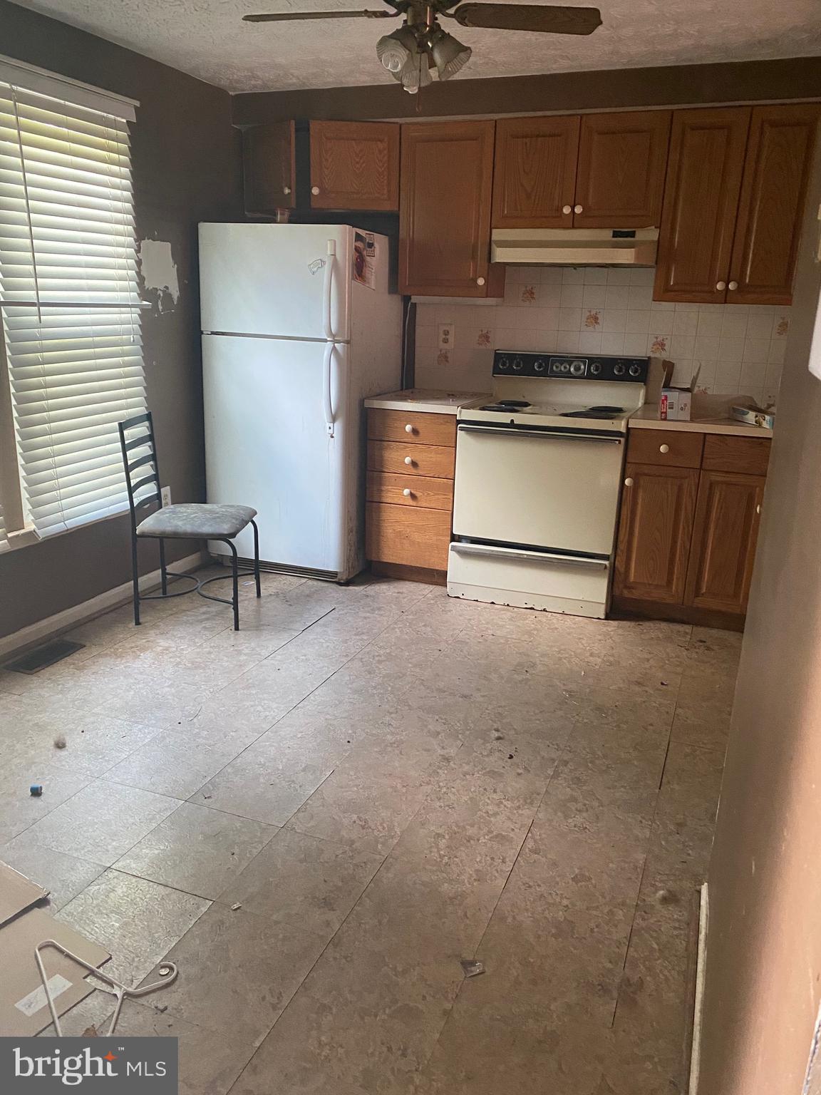 OAK POND TOWNHOU - Residential