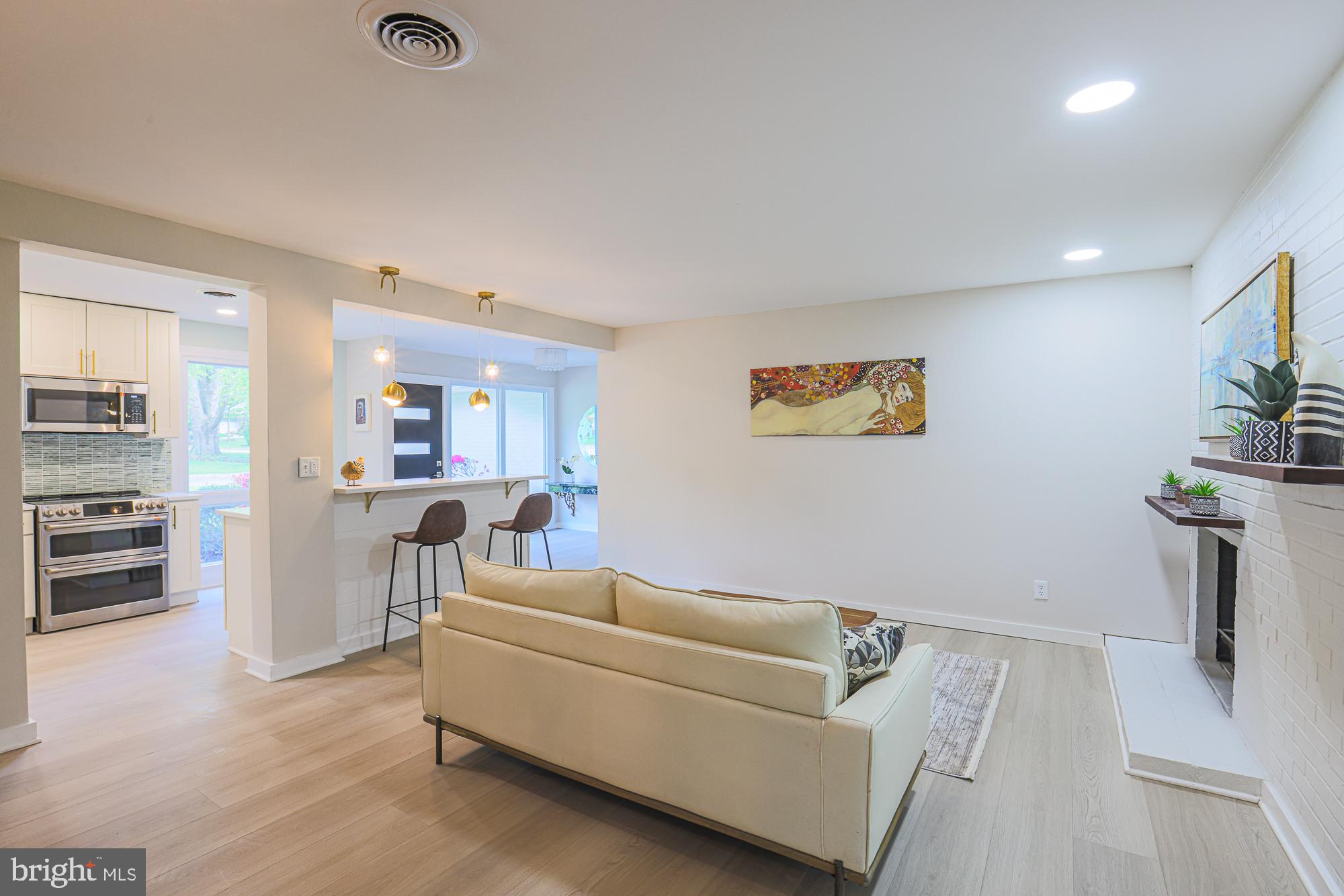 LONG MEADOW ESTATES - Residential