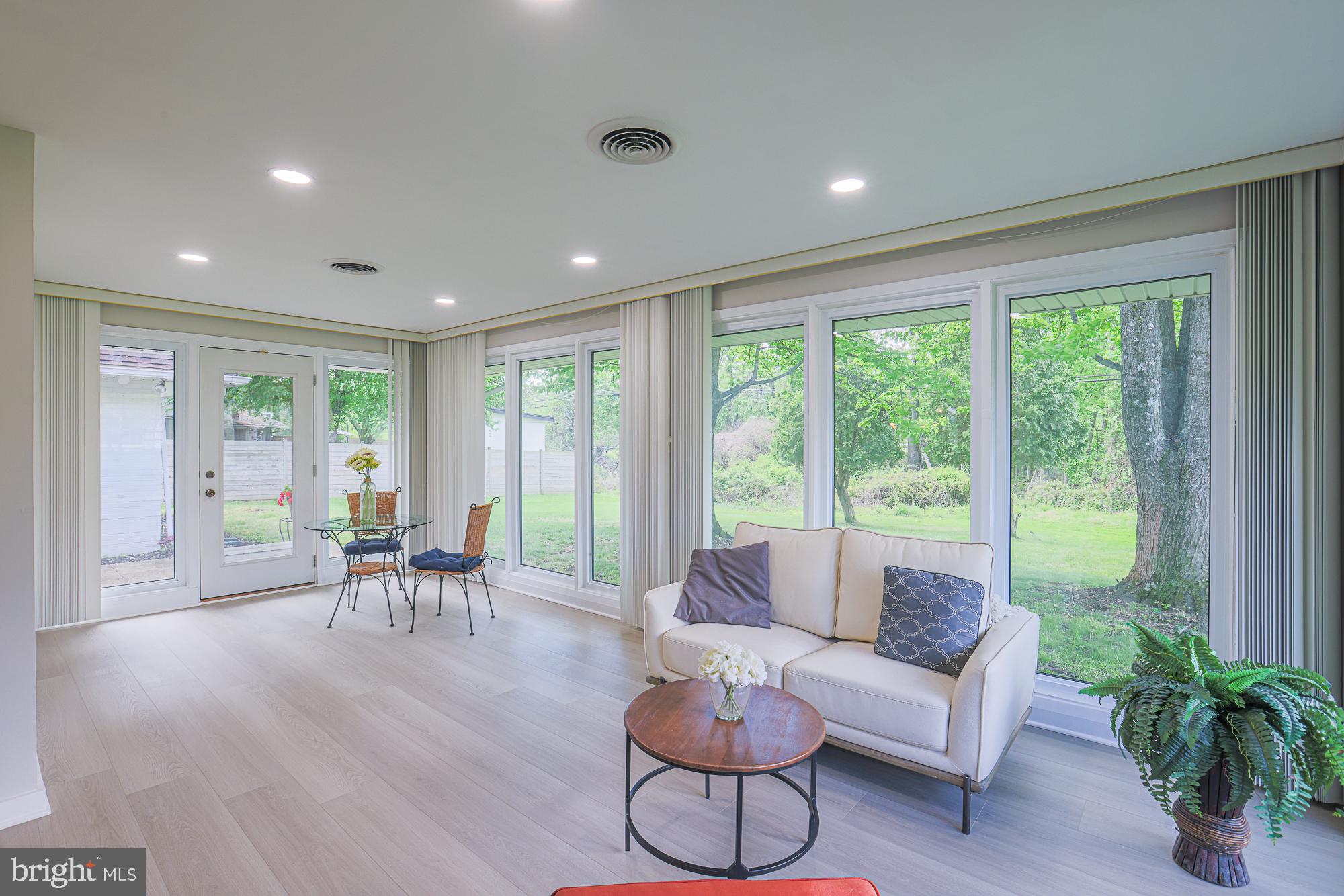 LONG MEADOW ESTATES - Residential