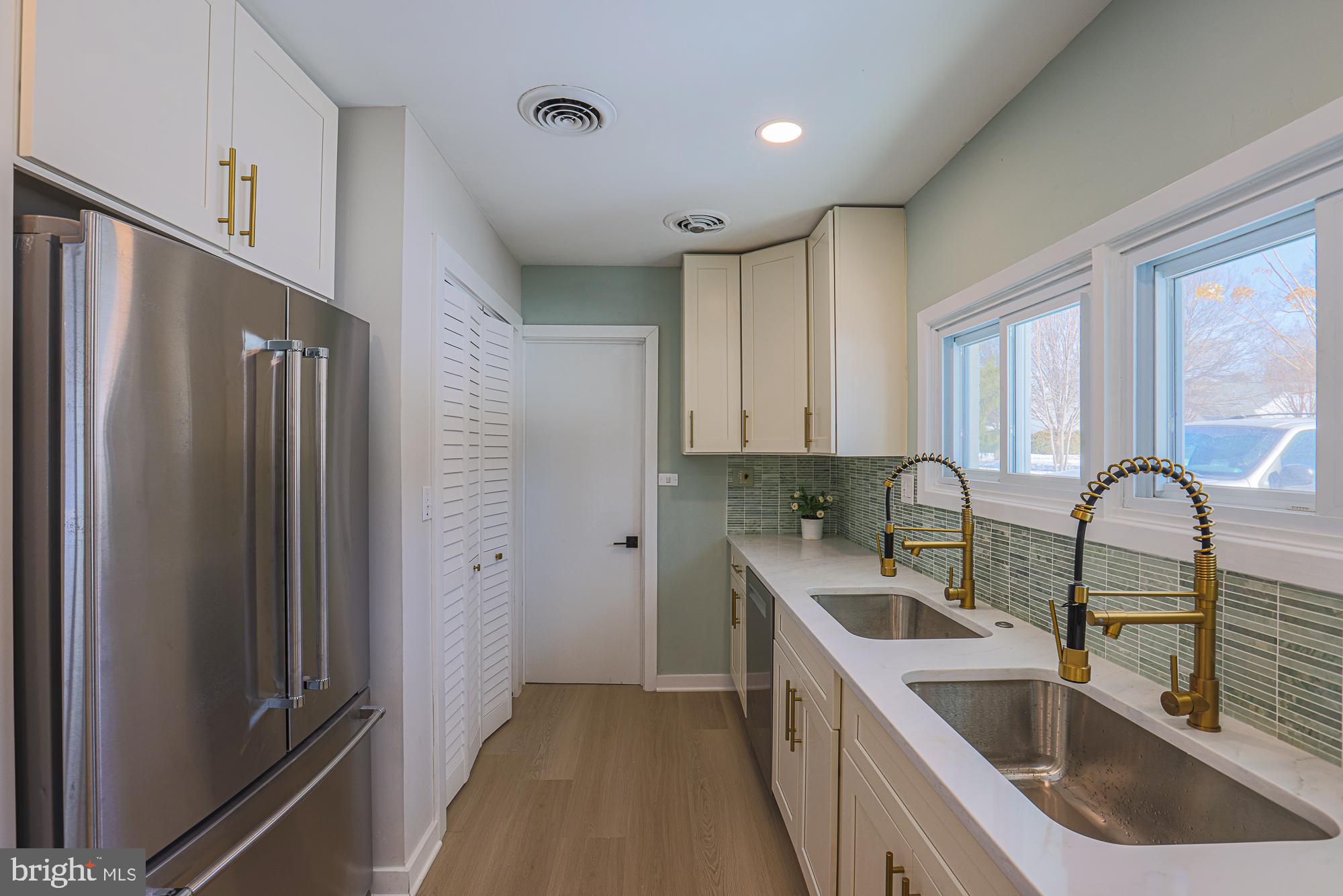 LONG MEADOW ESTATES - Residential