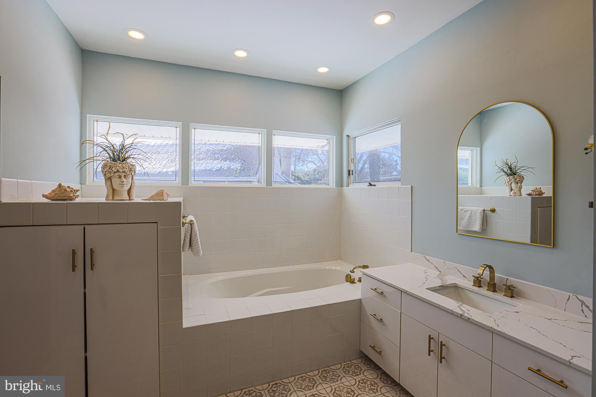 LONG MEADOW ESTATES - Residential