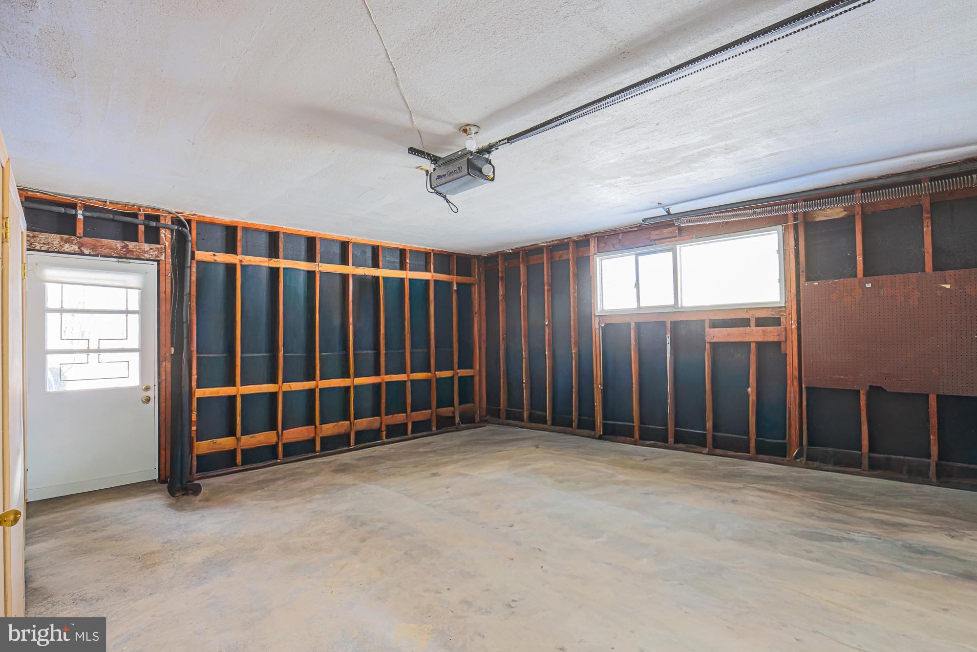 LONG MEADOW ESTATES - Residential