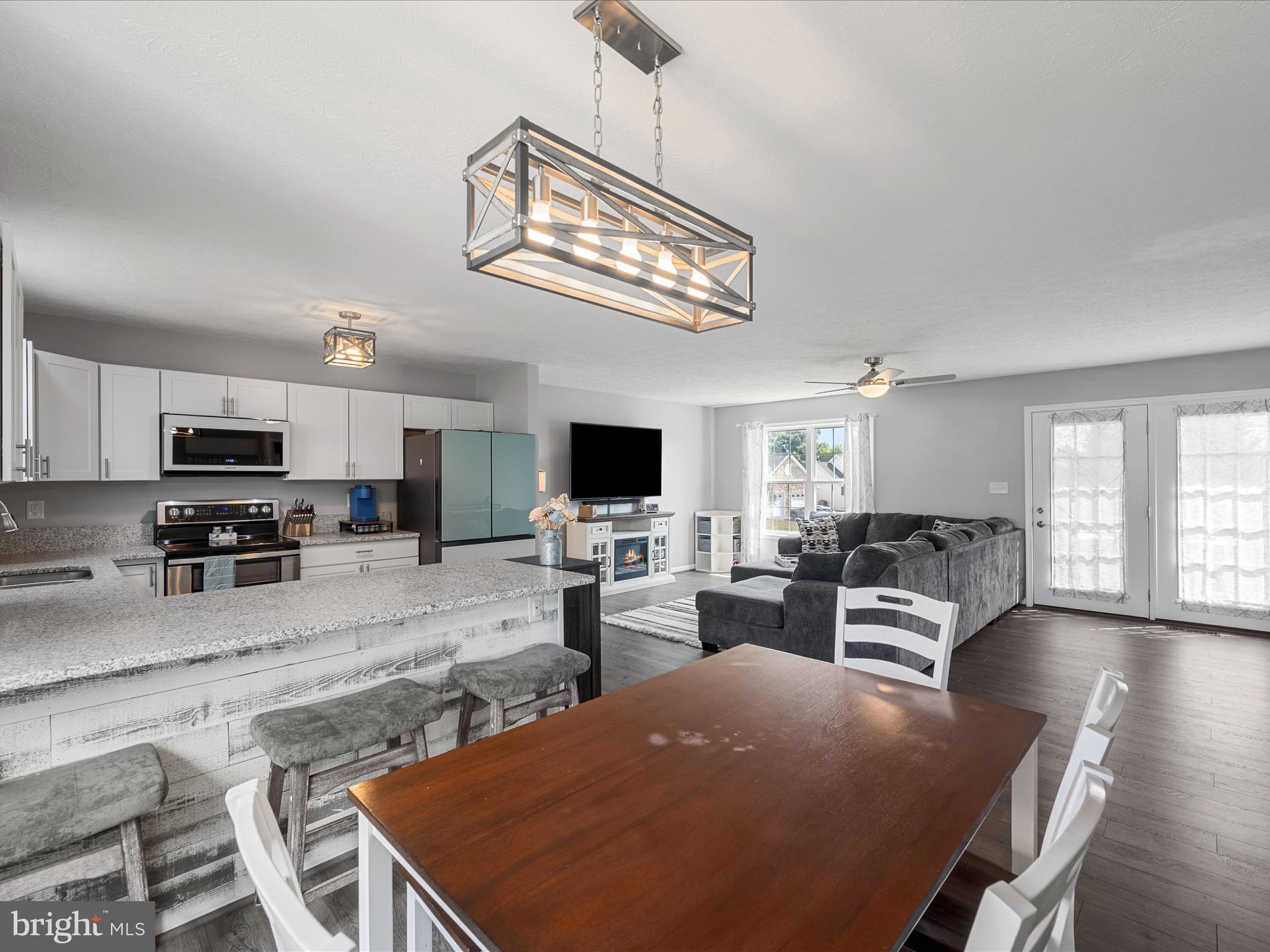 SPRING HILL - Residential