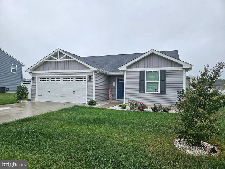 Don't miss this lovely almost new home in the sought after community of Heron Point.  Just minutes from shopping, incredible  restaurants and all that Cambridge has to offer.  The open concept great room lets you enjoy family living and entertaining all year long.  The kitchen has lots of cabinet and work space making meal prep a breeze!  Beautiful custom back splash was recently added.  All appliances are like new.  Custom louvered blinds are in the kitchen and living room.  Recessed lighting throughout.  The dining area has a sliding door that opens to the back yard.  The split design has a master suite and large laundry room at one end and two guests rooms and hall bath at the other end giving your guests privacy.    There is a generous master bedroom with ensuite bath and spacious walk in closet.   Make this your next stop on your home buying journey!  You won't be disappointed!!