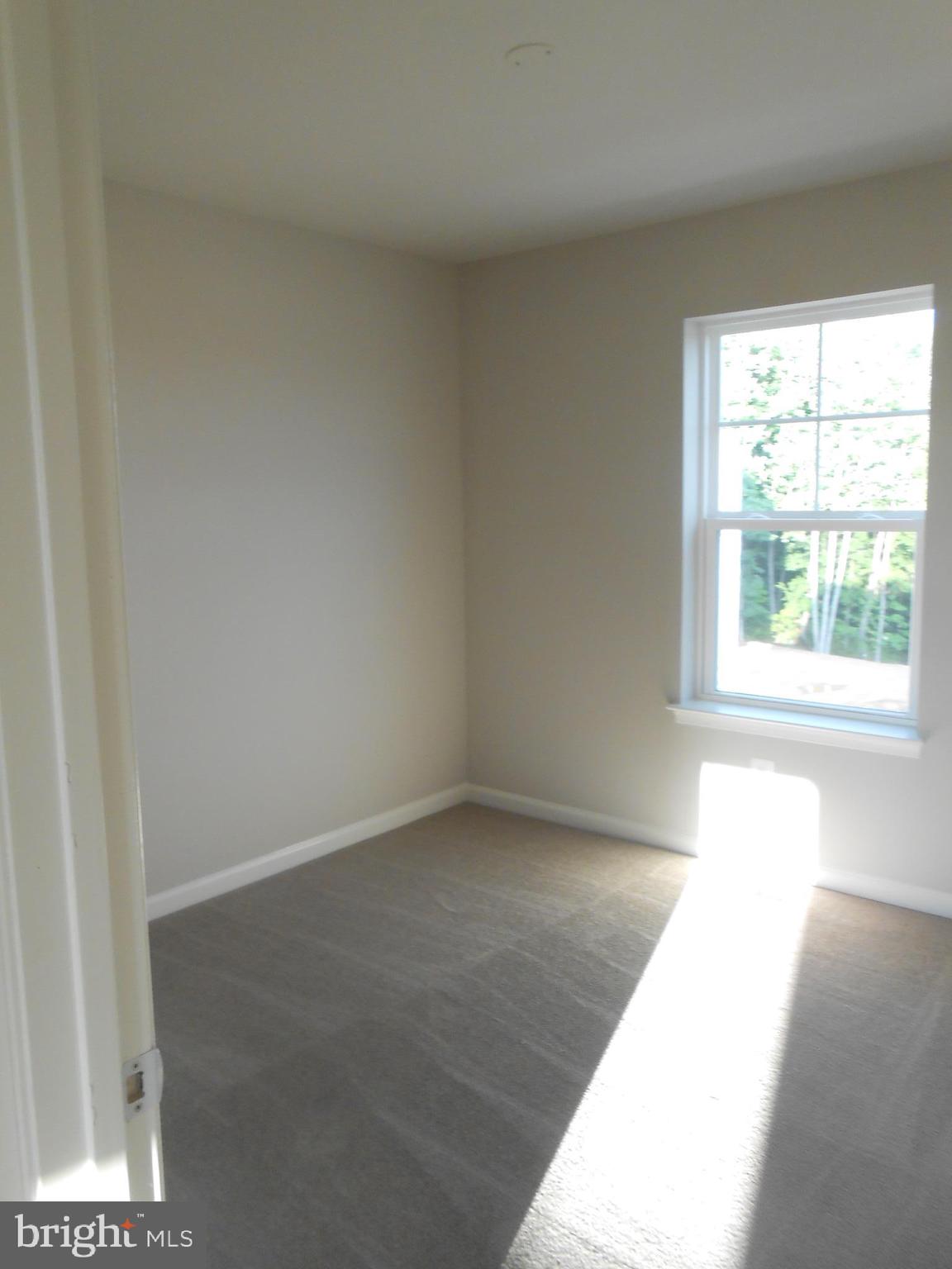 LAKEVIEW TOWNHOUSES - Residential Lease