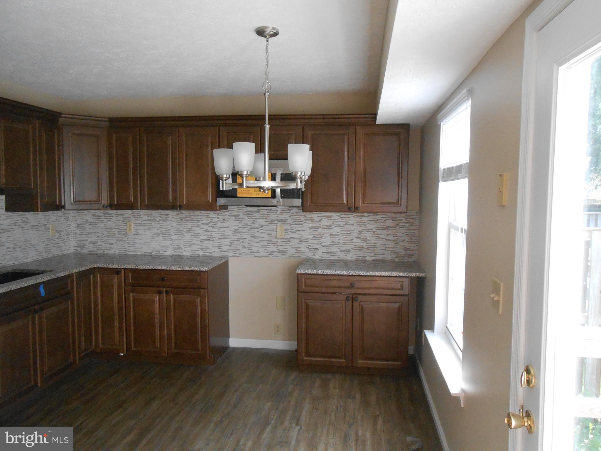 LAKEVIEW TOWNHOUSES - Residential Lease