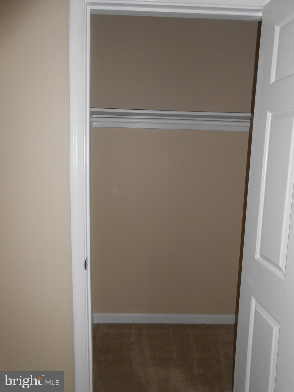 LAKEVIEW TOWNHOUSES - Residential Lease