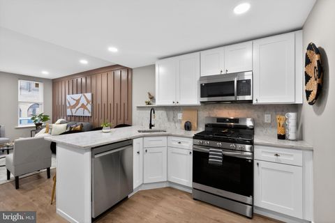 Townhouse For Sale - 1537 Latona Street<br/> PHILADELPHIA, PA 19146