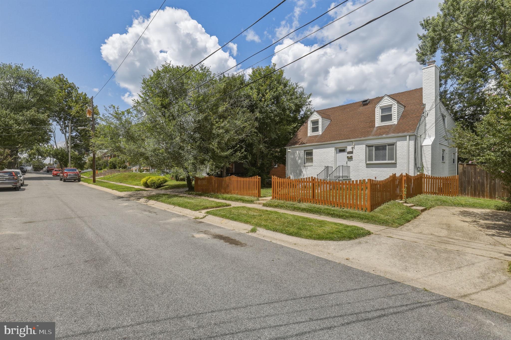 1511 CREST ROAD