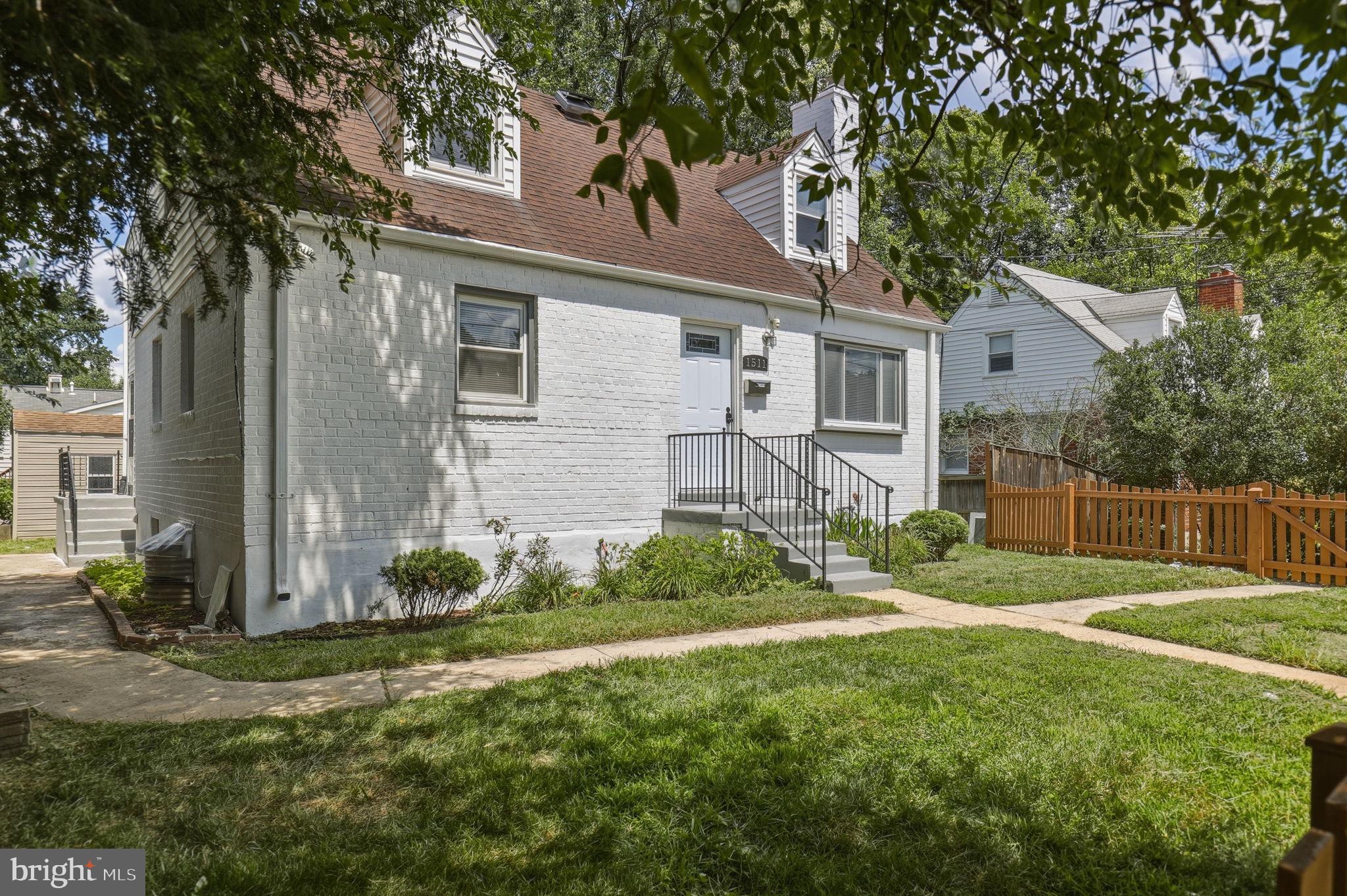 1511 CREST ROAD