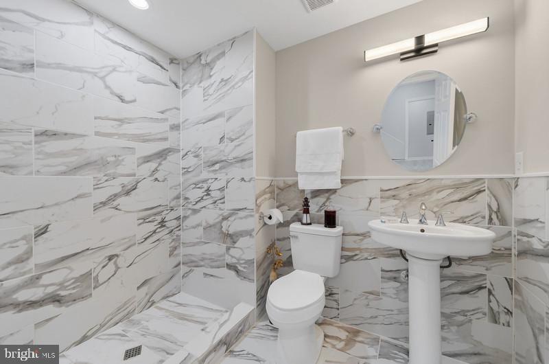 LOVELESS ESTATES - Residential