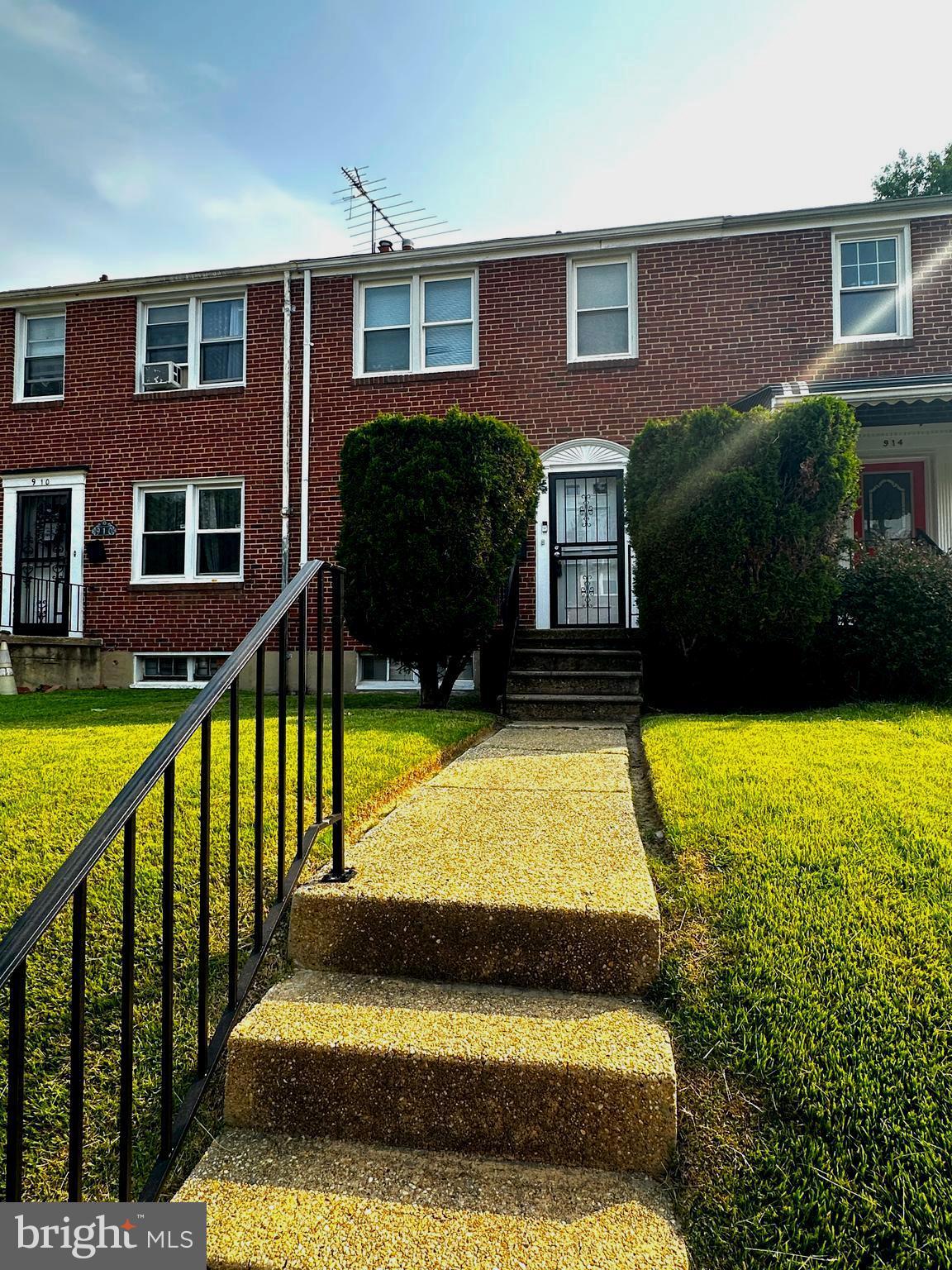 CHINQUAPIN PARK - Residential