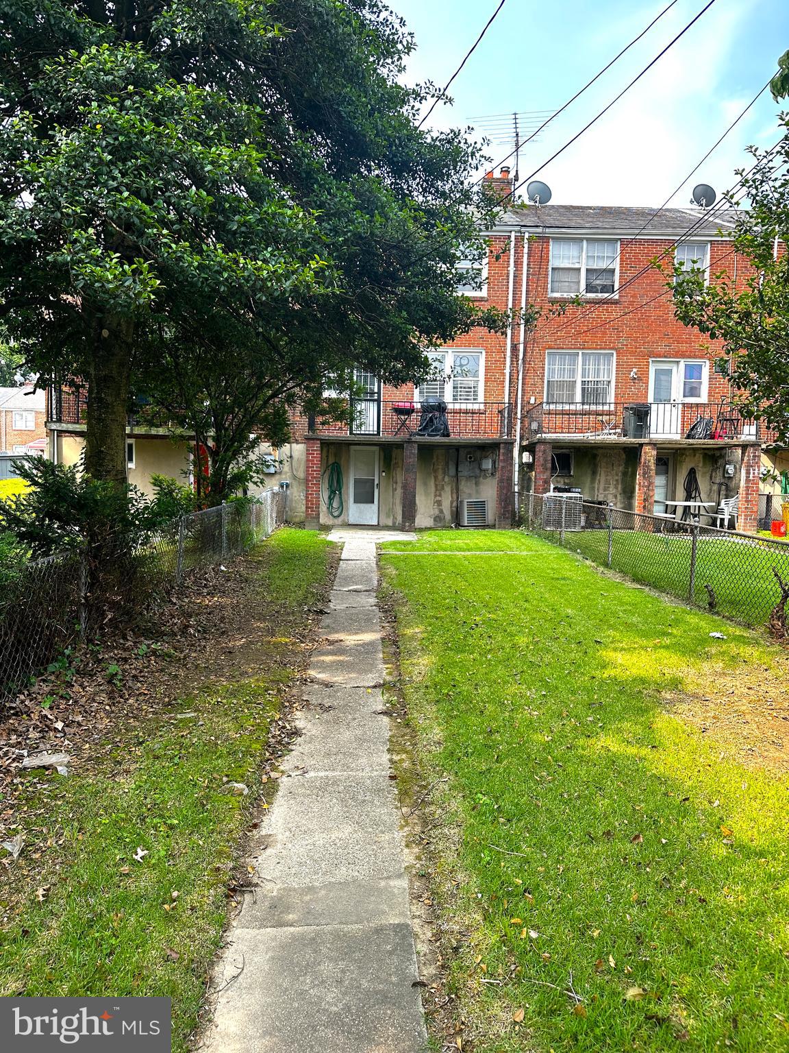 CHINQUAPIN PARK - Residential