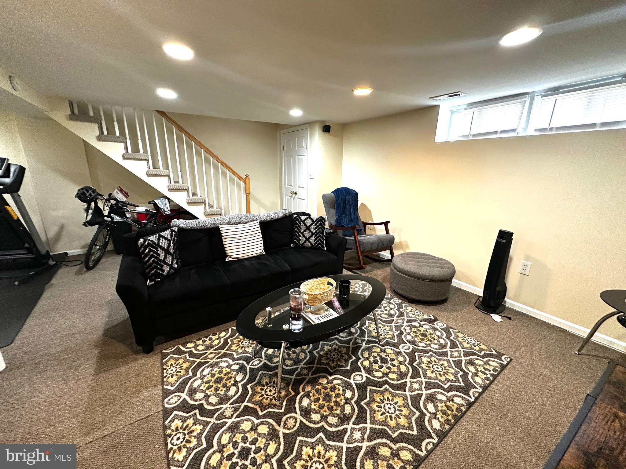 CHINQUAPIN PARK - Residential
