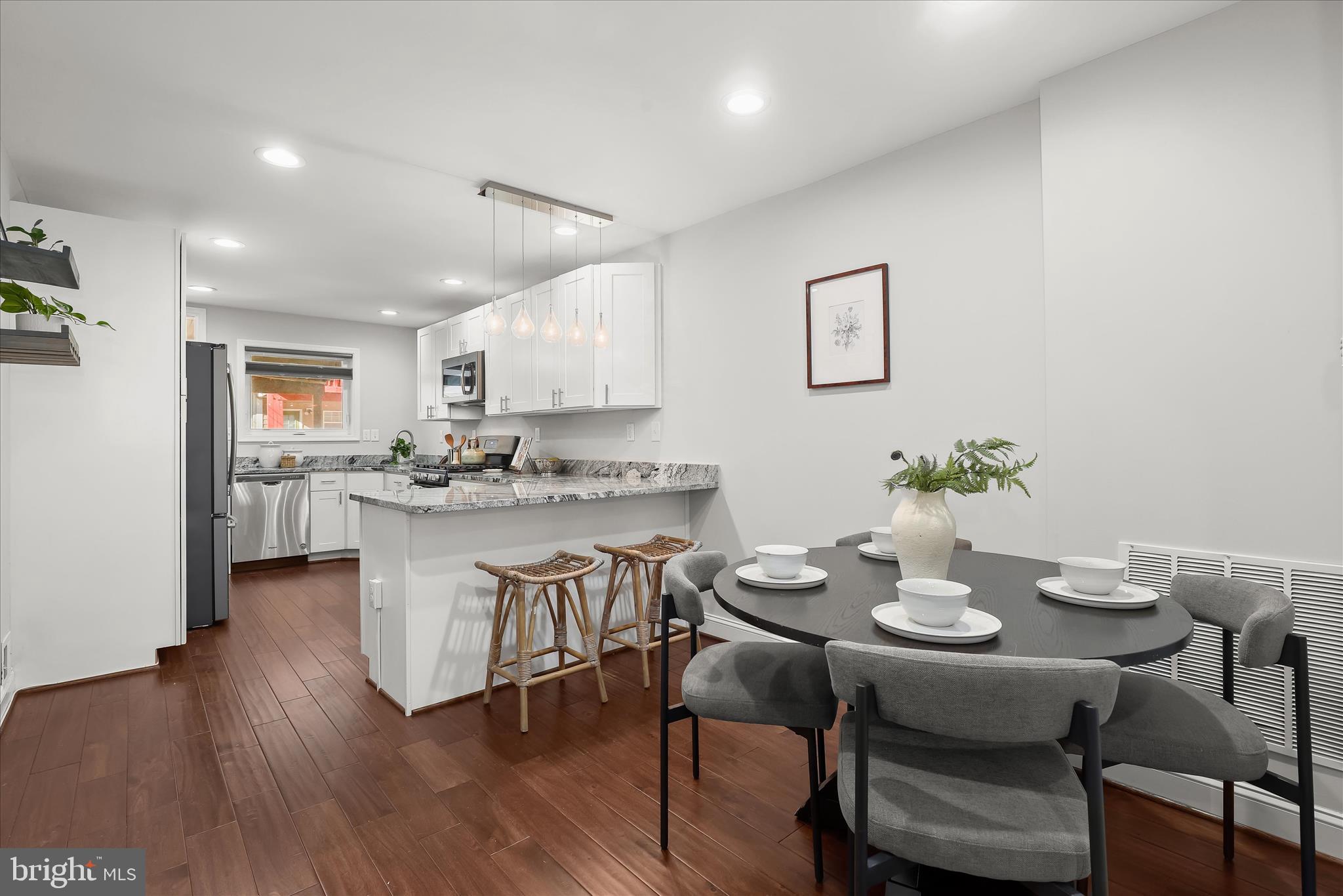 LOCUST POINT - Residential