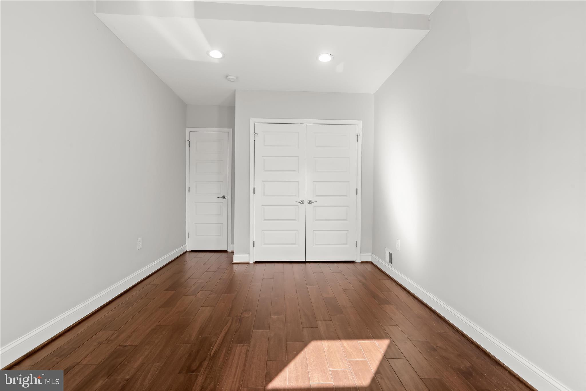 LOCUST POINT - Residential