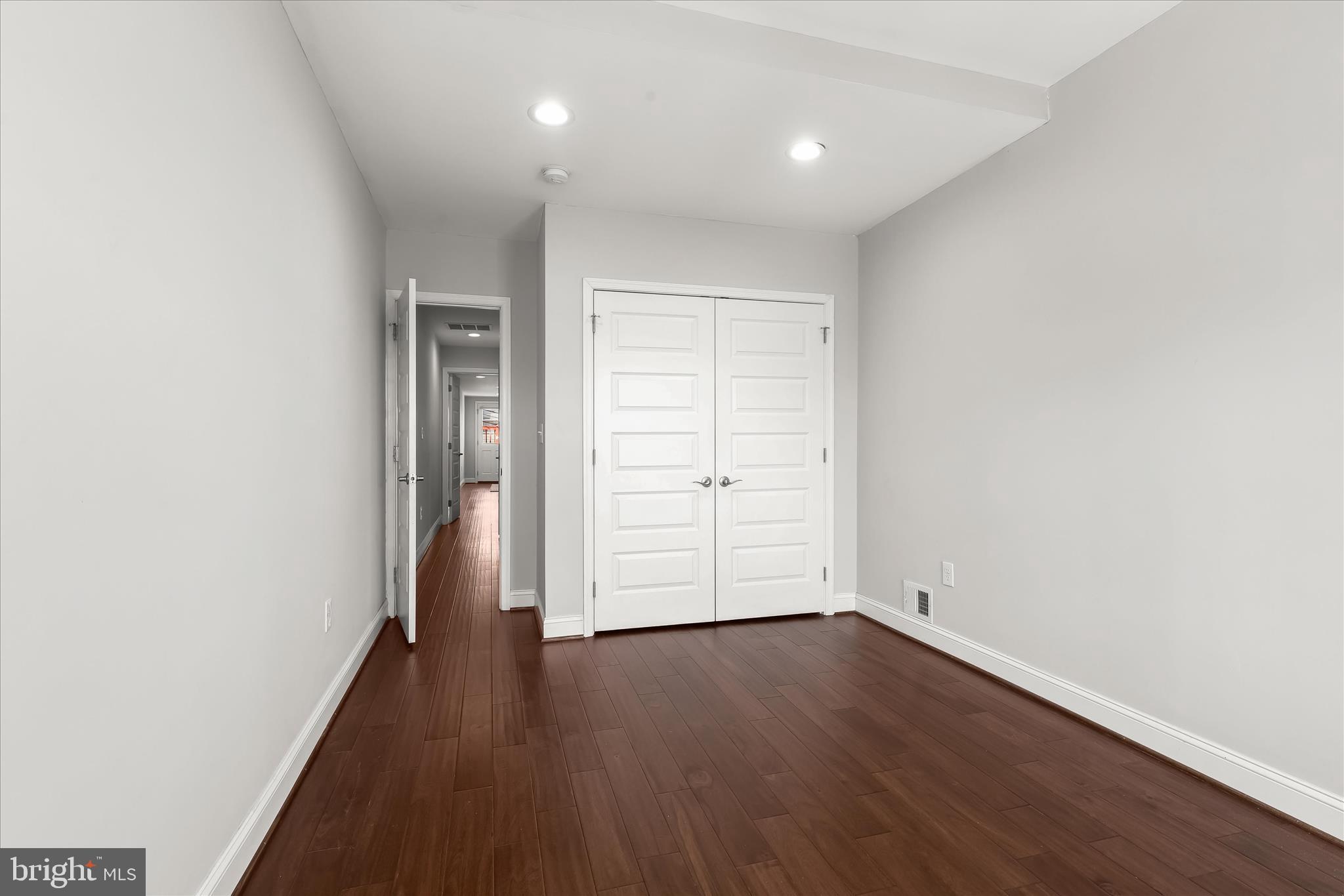 LOCUST POINT - Residential