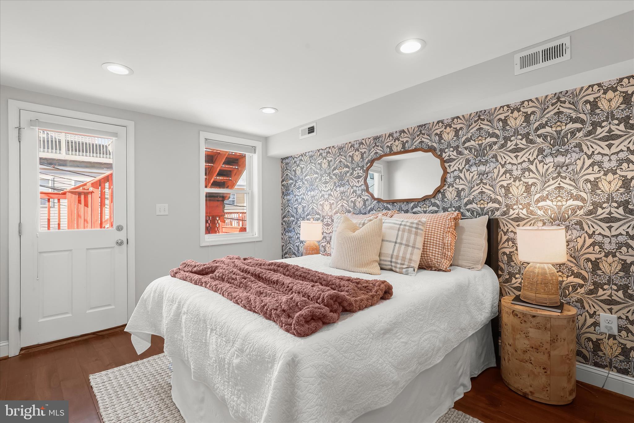 LOCUST POINT - Residential