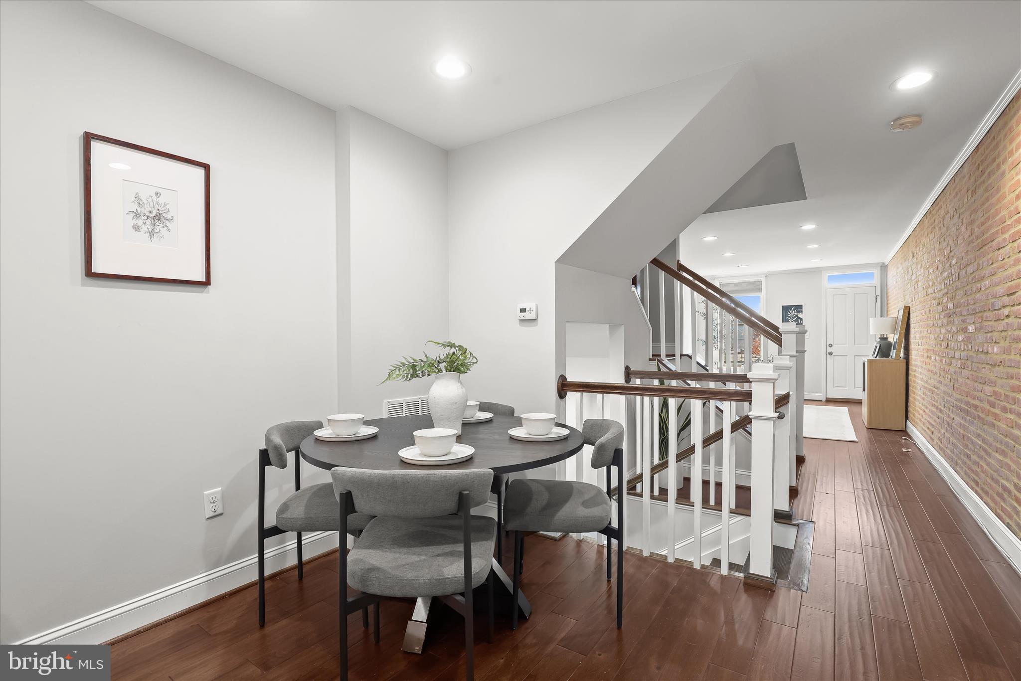 LOCUST POINT - Residential