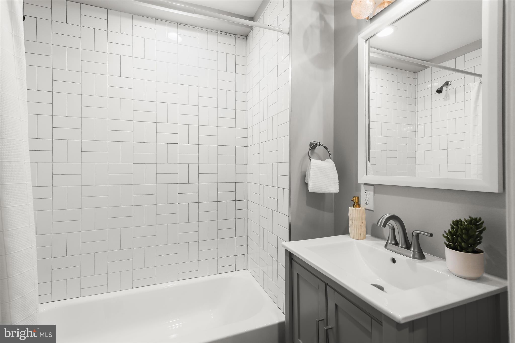 LOCUST POINT - Residential