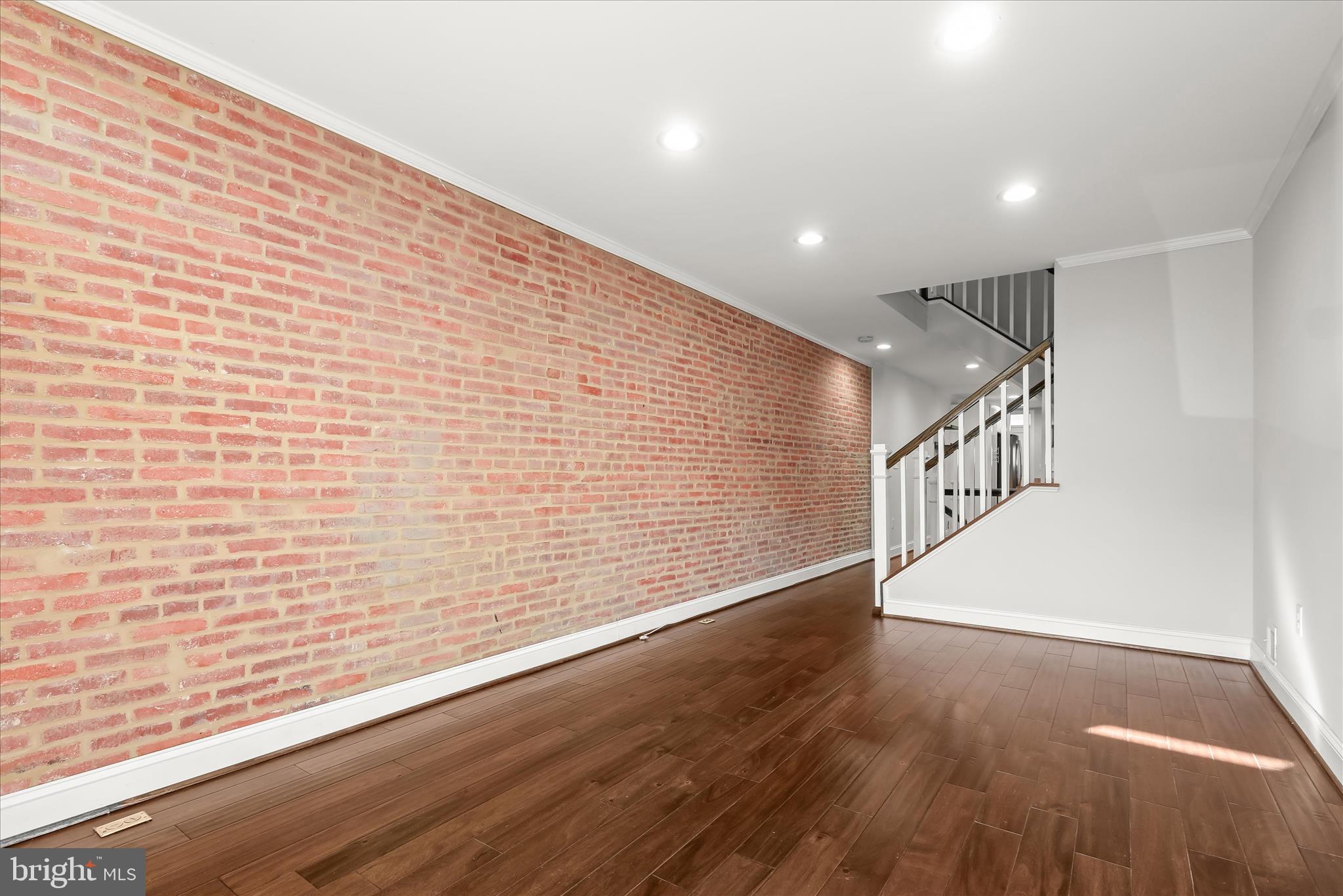 LOCUST POINT - Residential