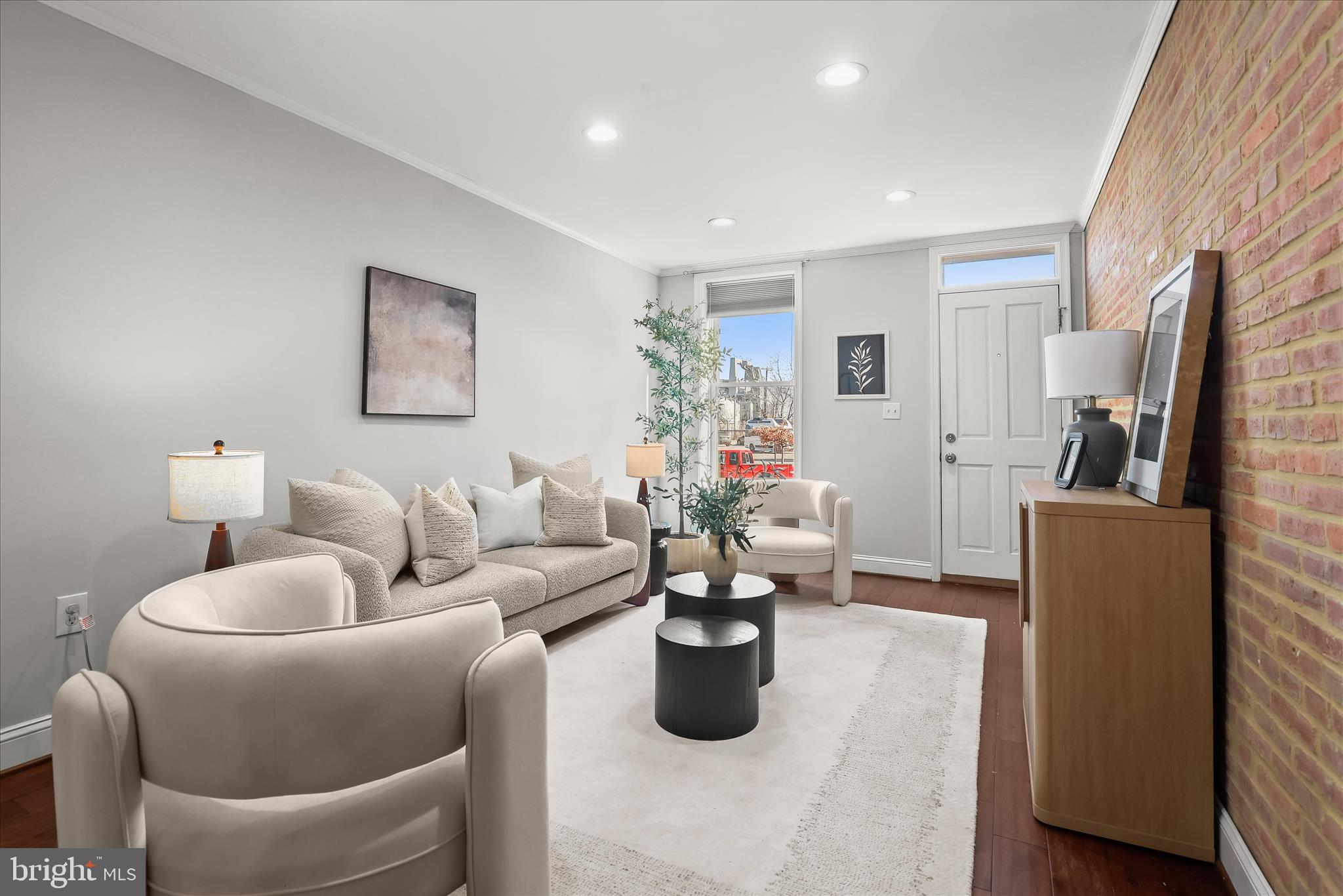 LOCUST POINT - Residential