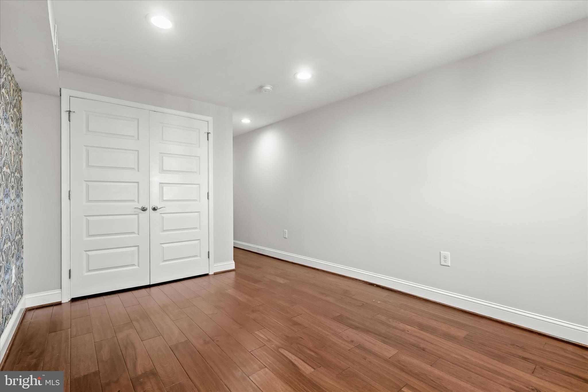 LOCUST POINT - Residential