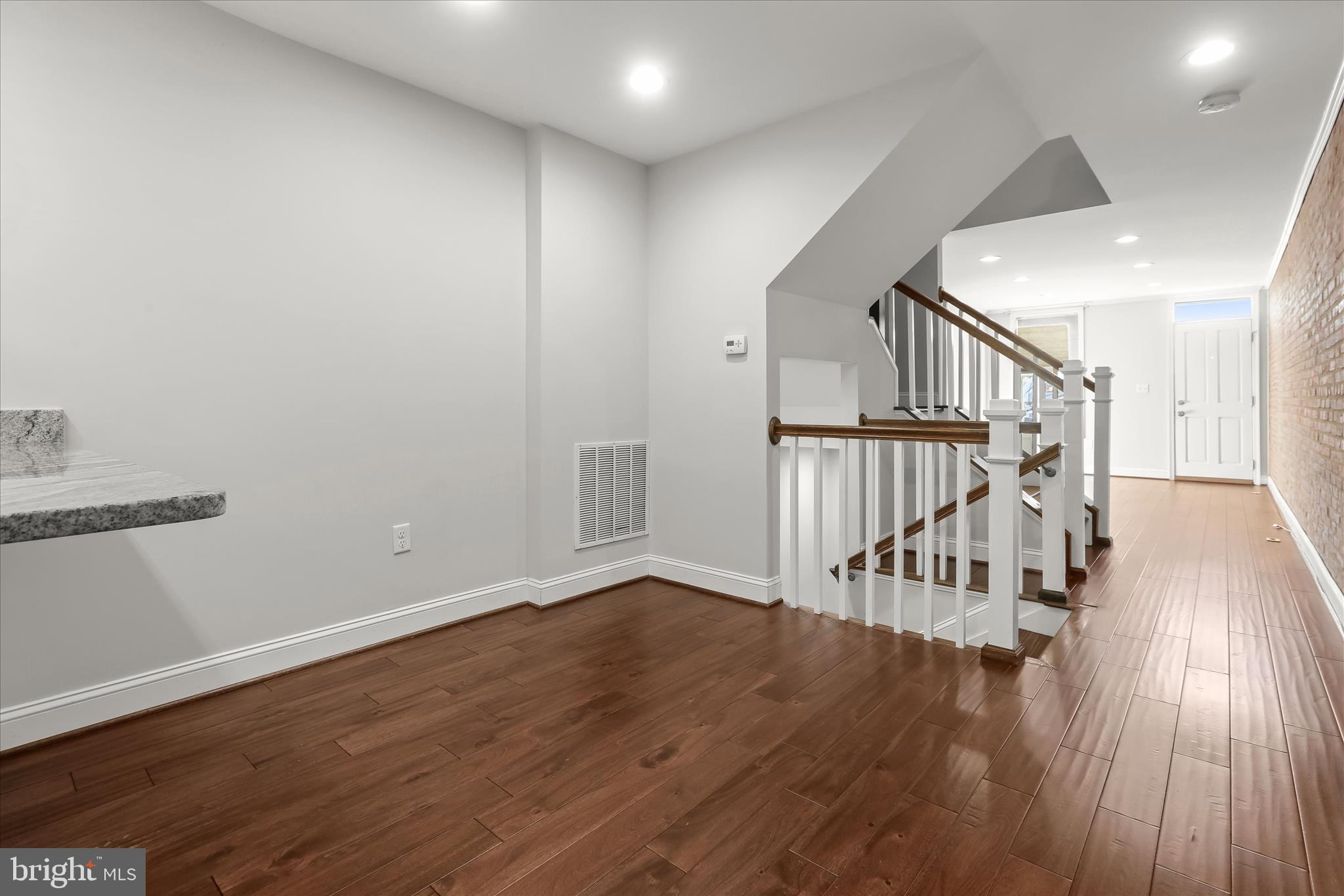 LOCUST POINT - Residential