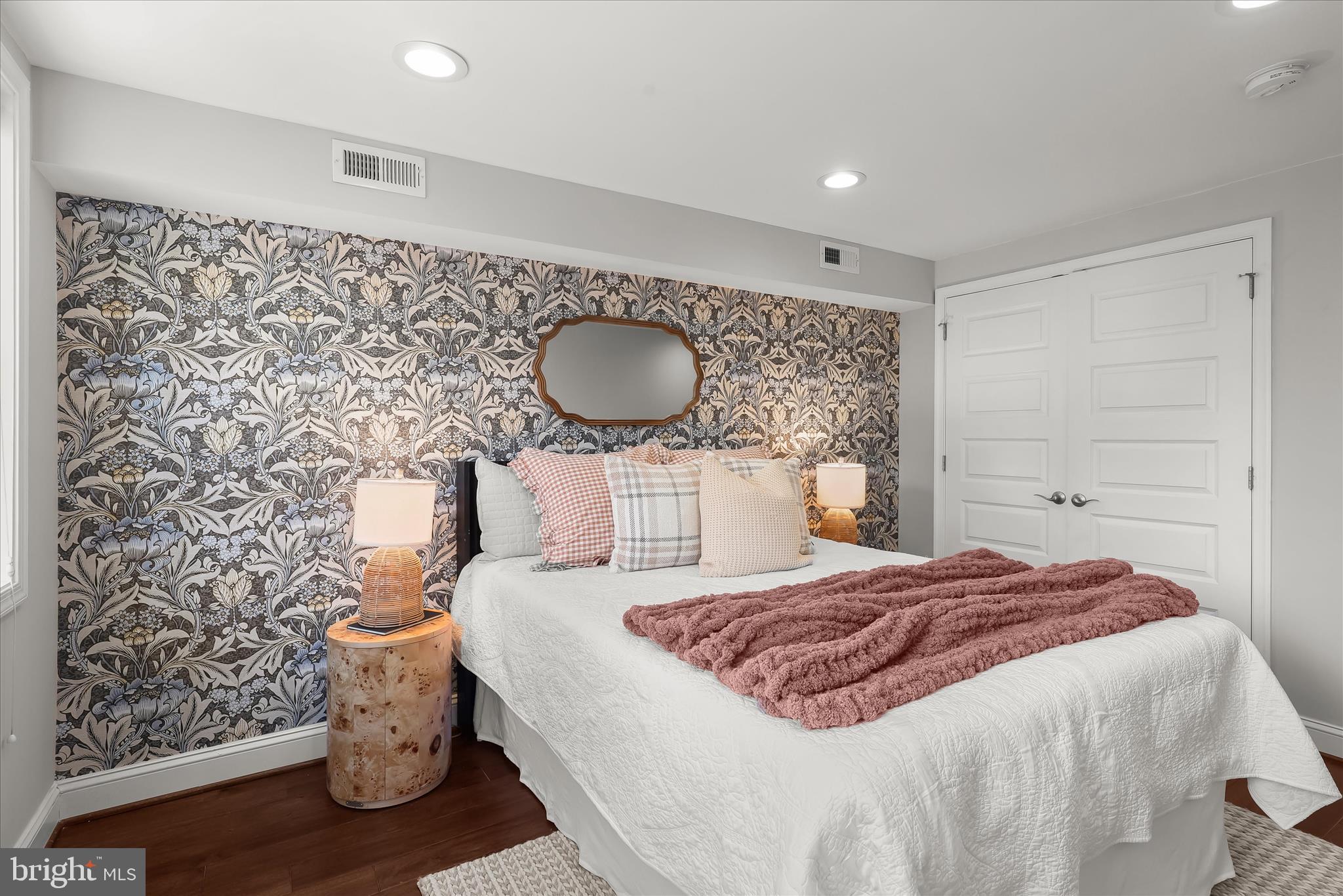 LOCUST POINT - Residential