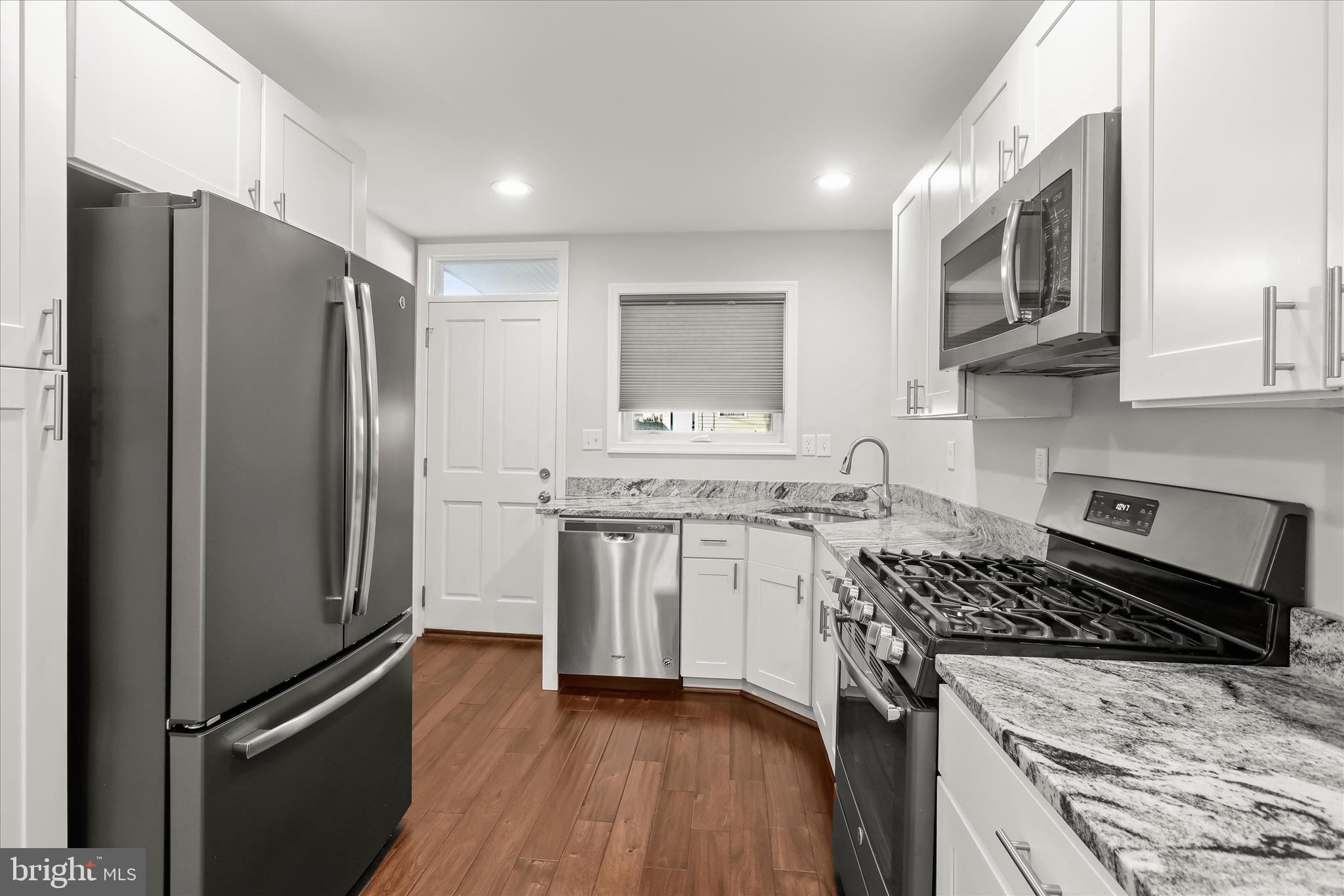 LOCUST POINT - Residential